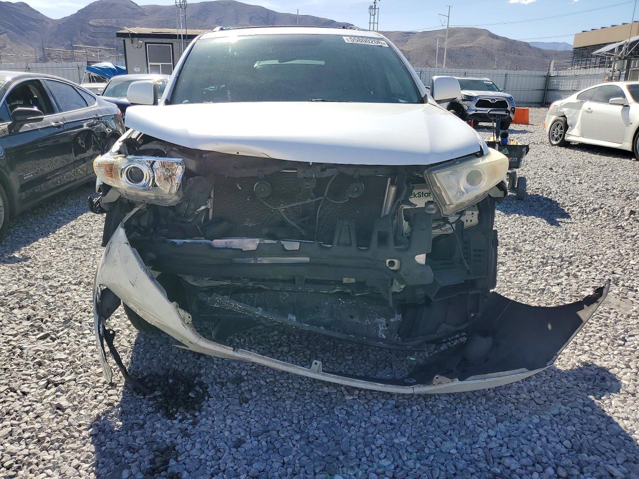 2012 Toyota Highlander Base White vin: 5TDZK3EH1CS053891