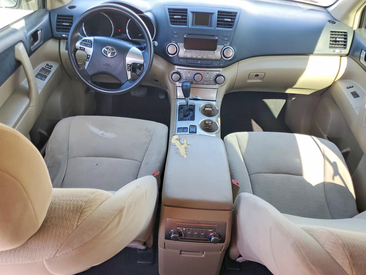 2012 Toyota Highlander Base White vin: 5TDZK3EH1CS053891