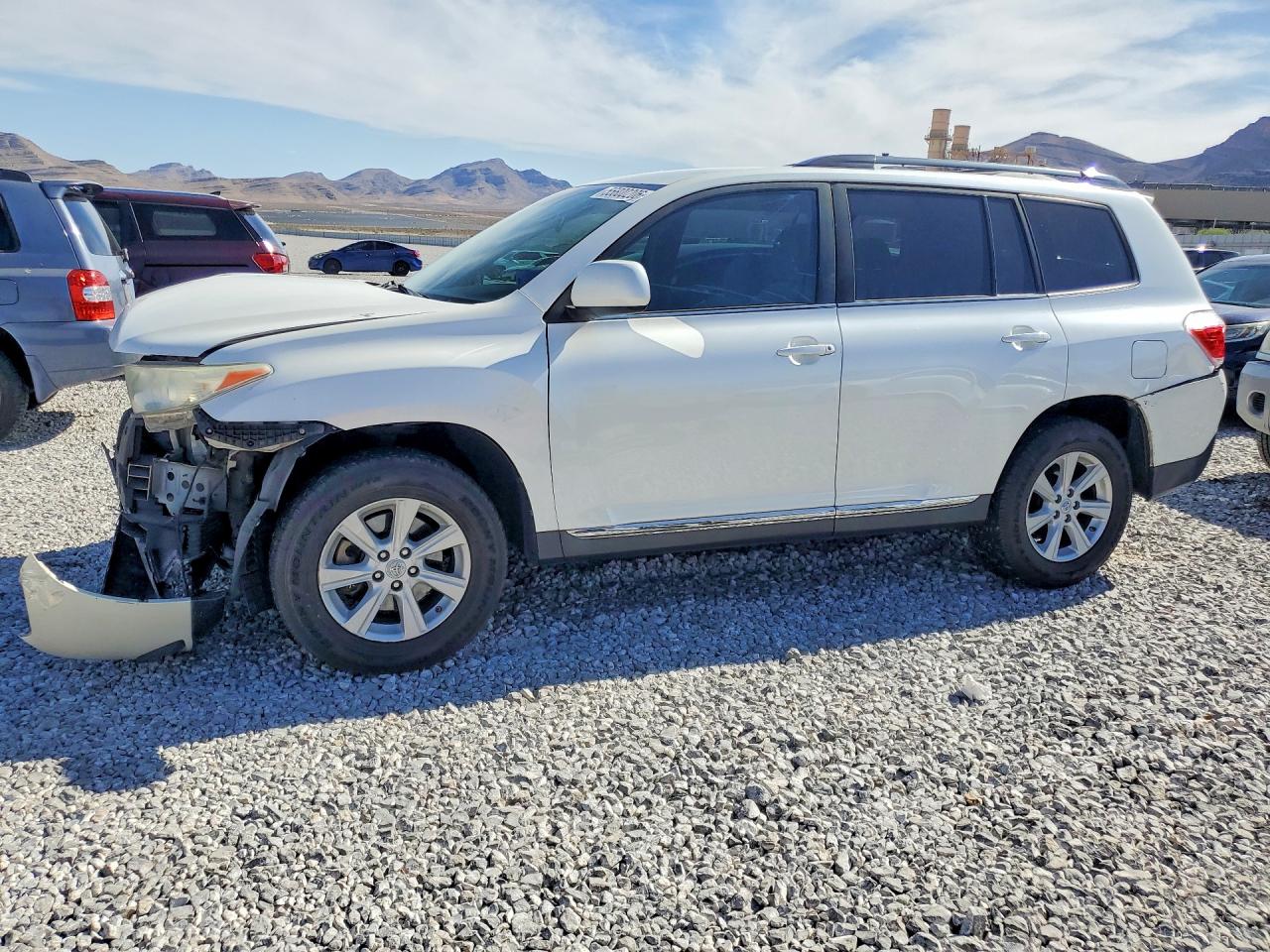 2012 Toyota Highlander Base White vin: 5TDZK3EH1CS053891