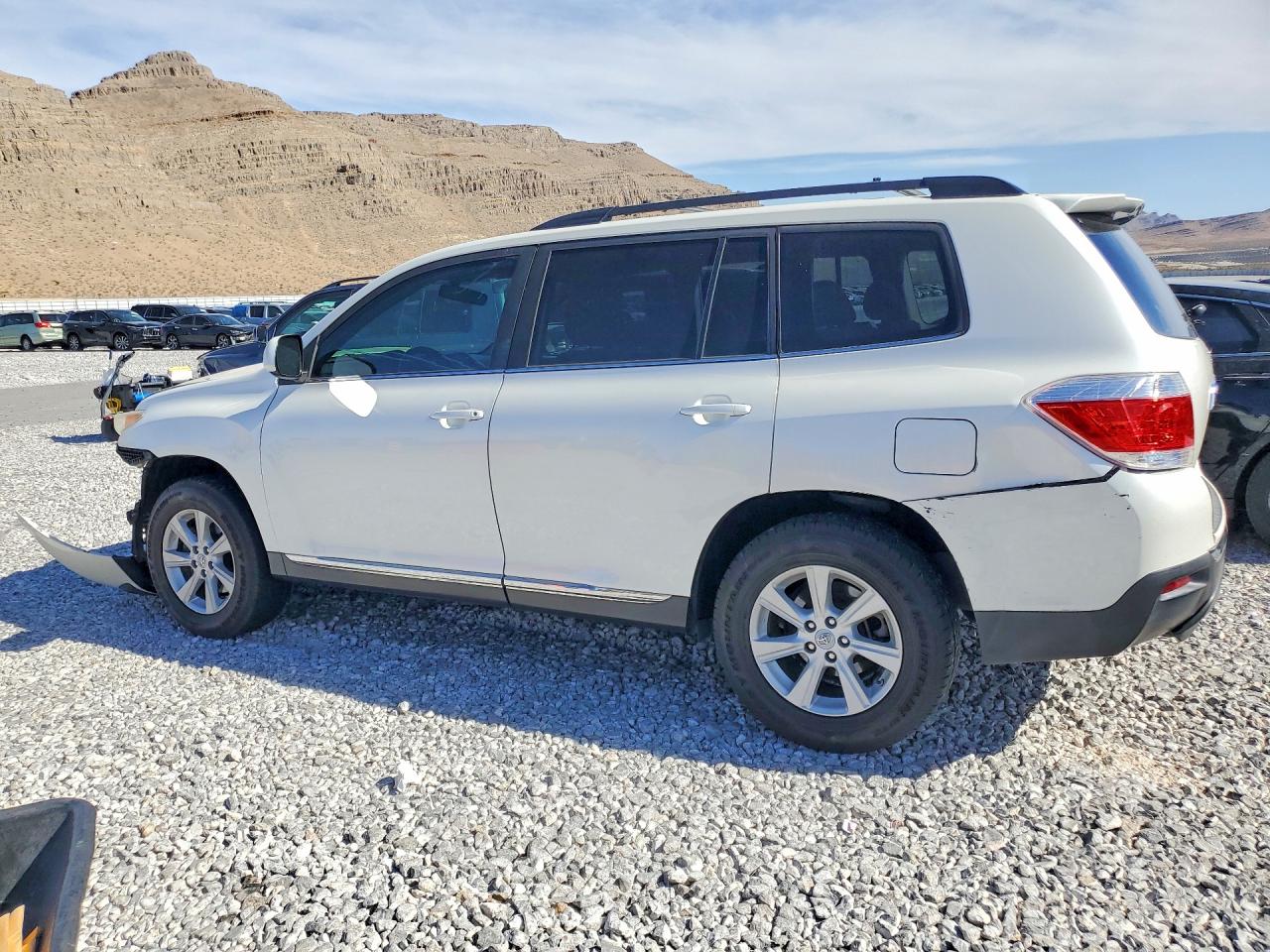 2012 Toyota Highlander Base White vin: 5TDZK3EH1CS053891