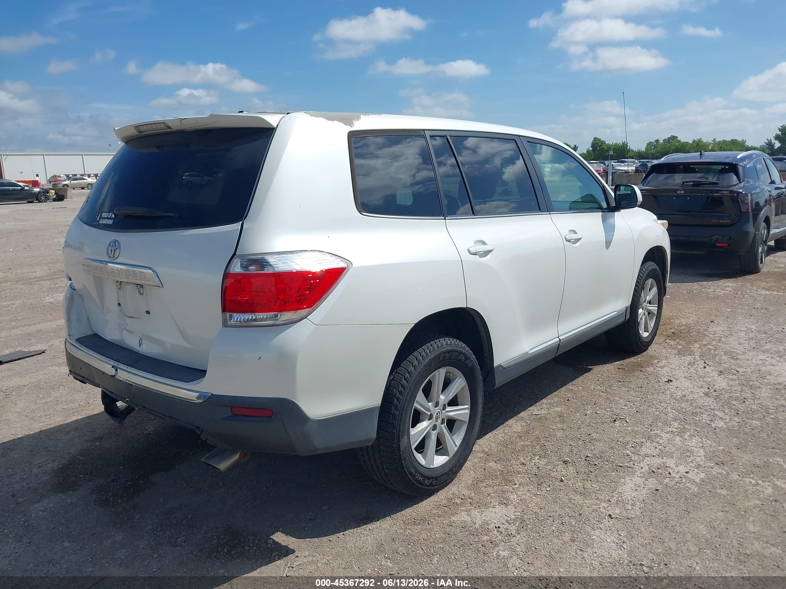 2012 Toyota Highlander Base V6 White vin: 5TDZK3EH1CS063031