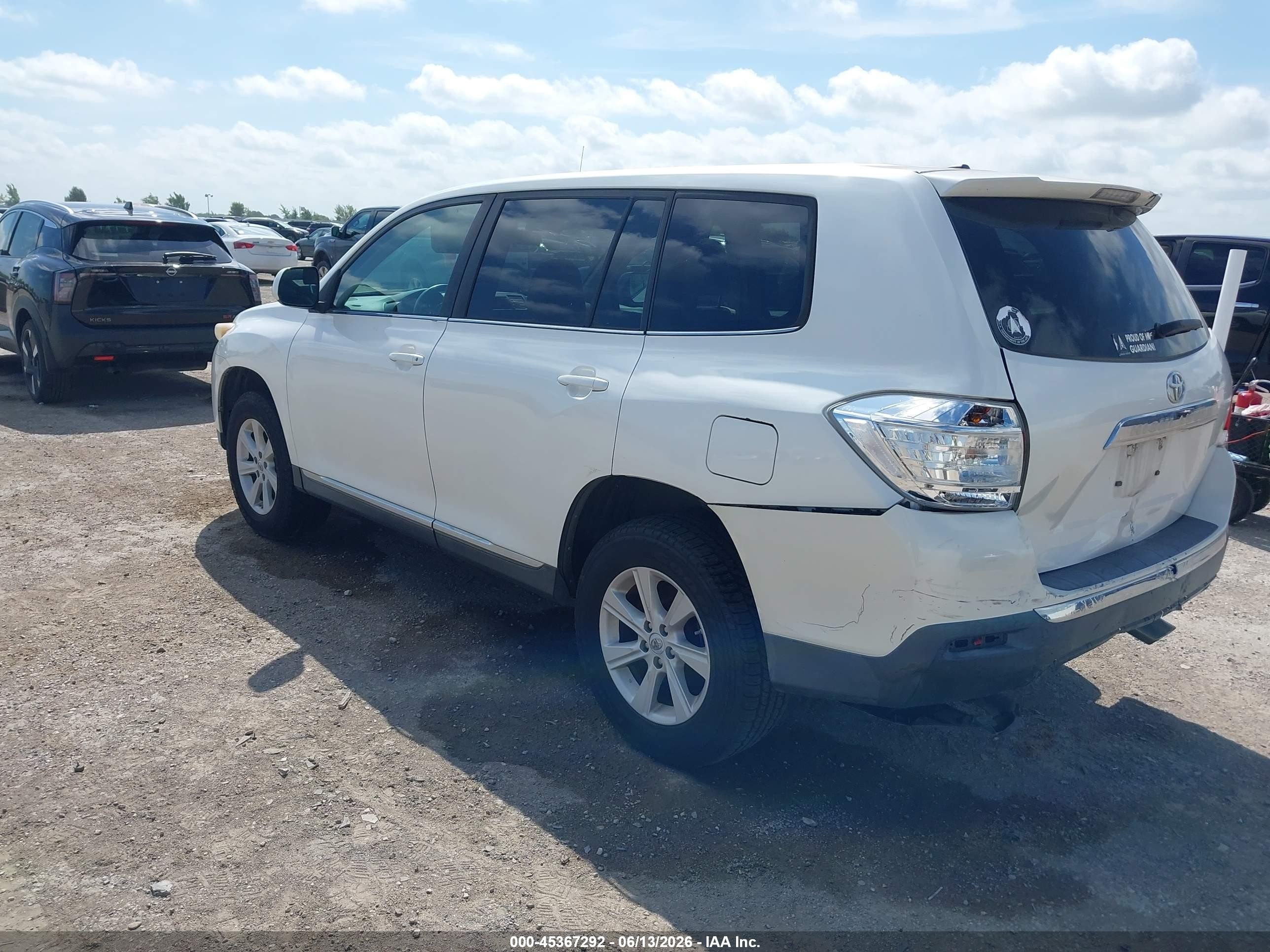 2012 Toyota Highlander Base V6 White vin: 5TDZK3EH1CS063031