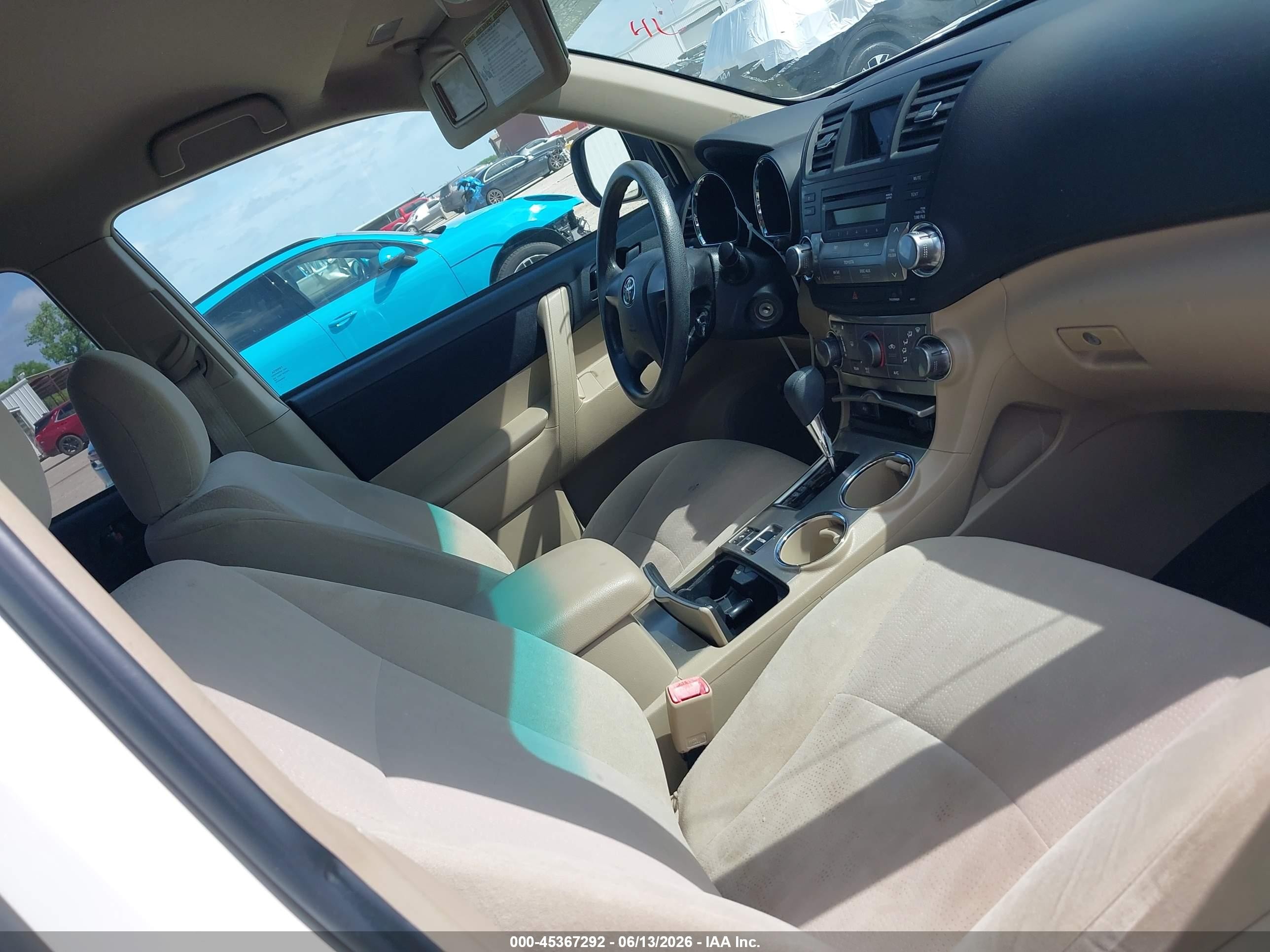 2012 Toyota Highlander Base V6 White vin: 5TDZK3EH1CS063031