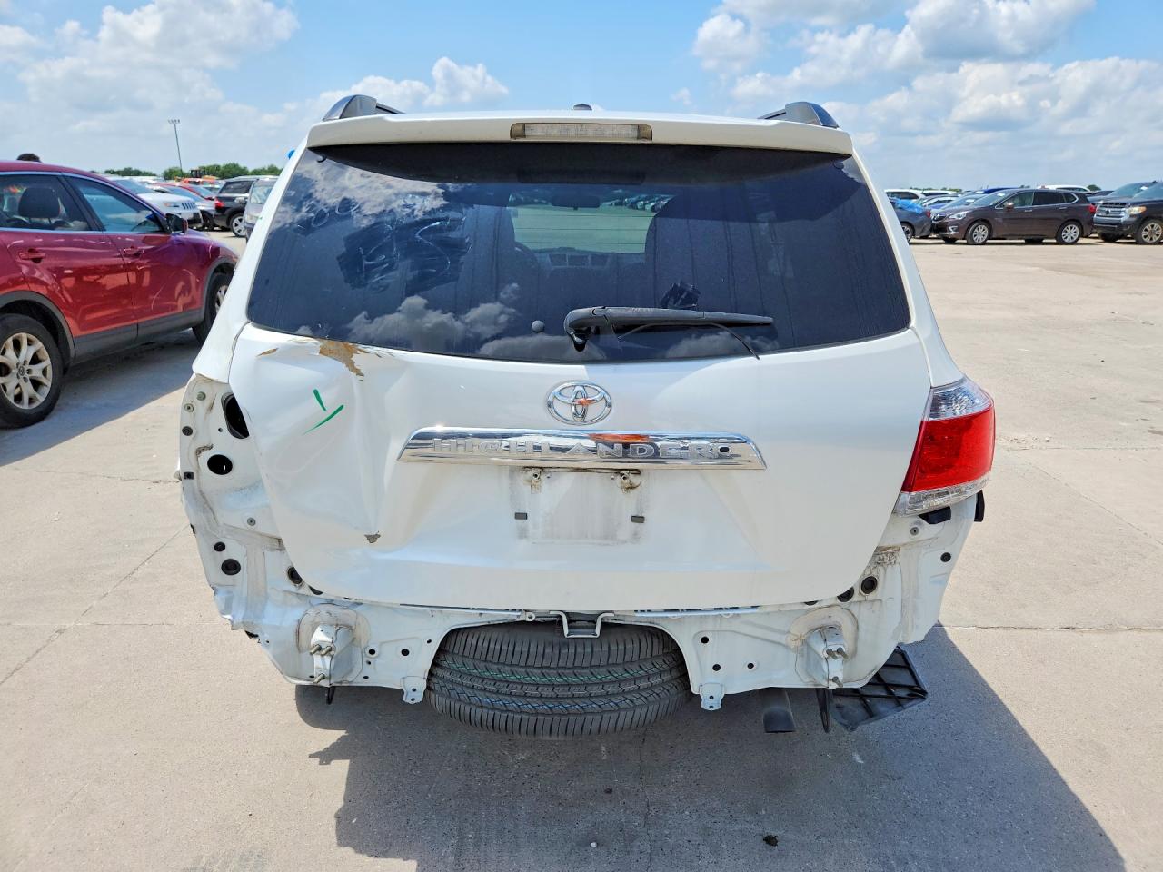 2012 Toyota Highlander Base White vin: 5TDZK3EH1CS082310