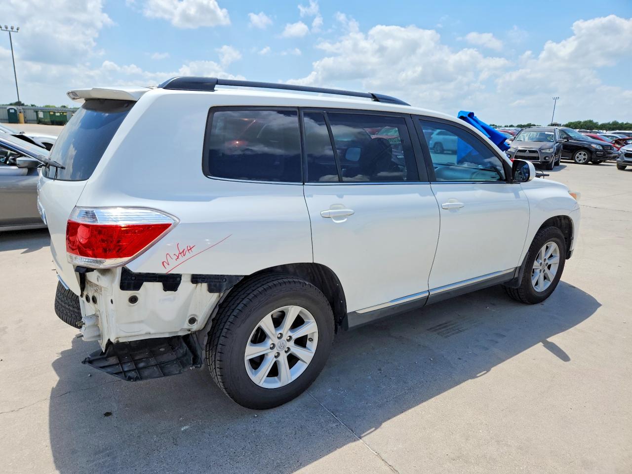 2012 Toyota Highlander Base White vin: 5TDZK3EH1CS082310