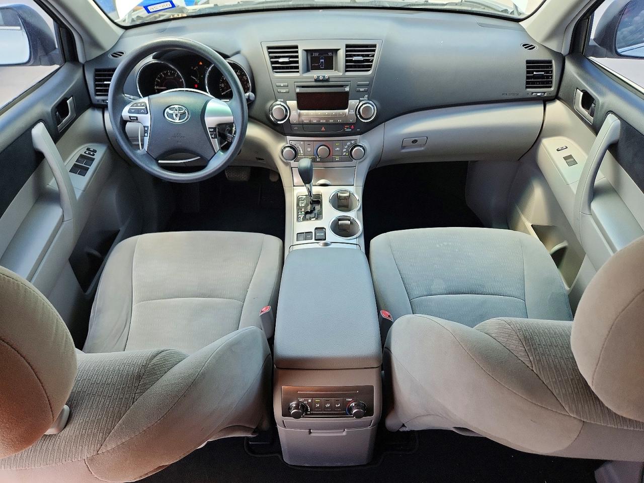 2012 Toyota Highlander Base White vin: 5TDZK3EH1CS082310