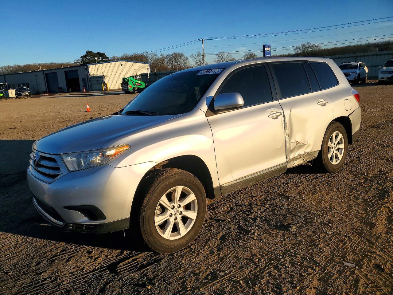 2013 Toyota Highlander Base Silver vin: 5TDZK3EH1DS090487