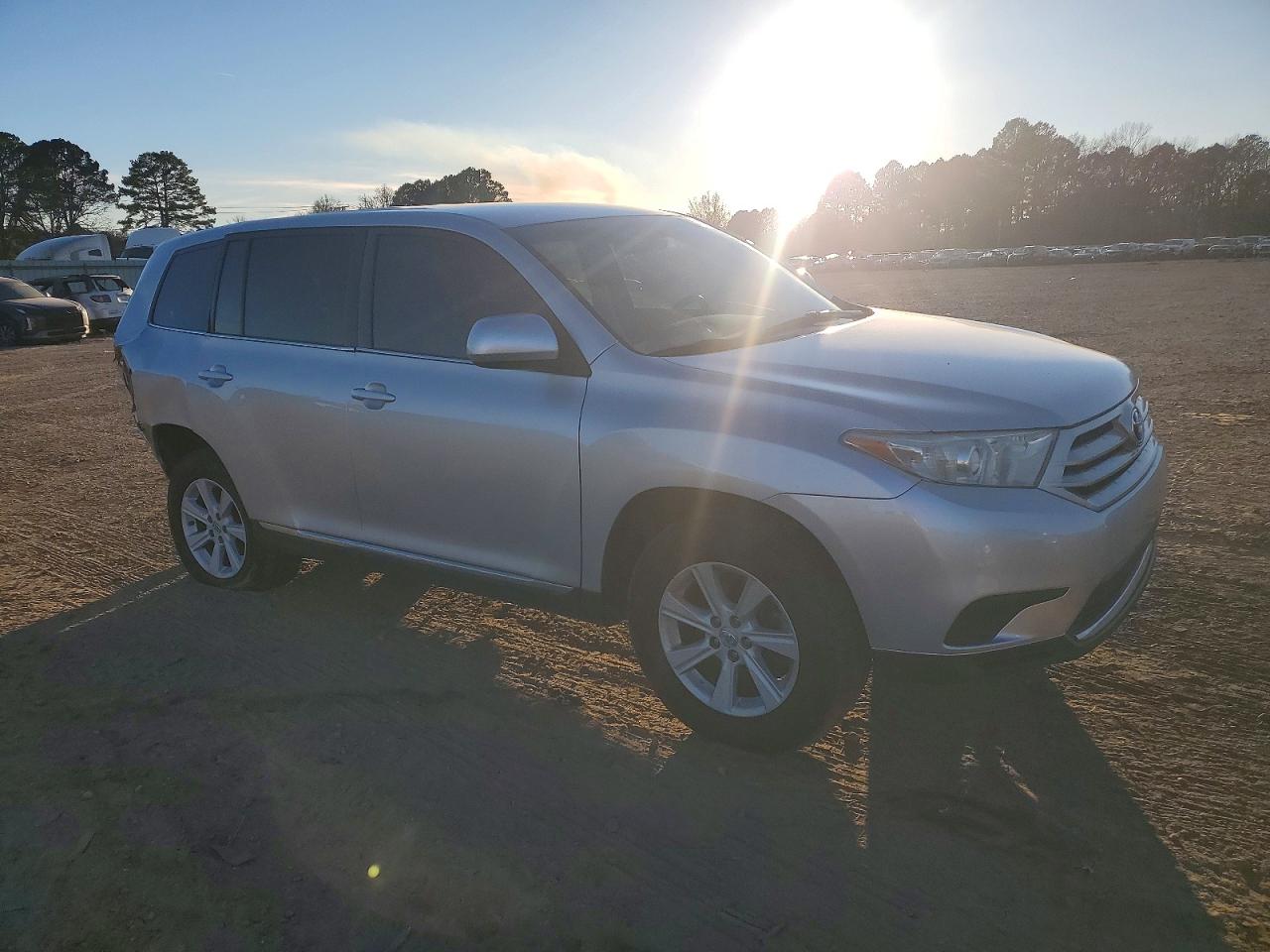 2013 Toyota Highlander Base Silver vin: 5TDZK3EH1DS090487