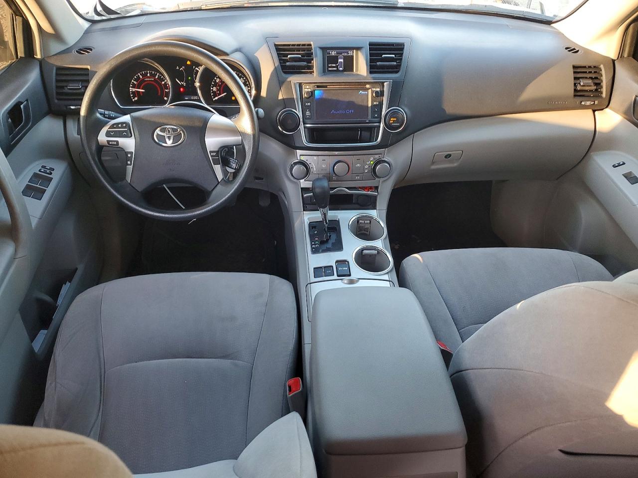 2013 Toyota Highlander Base Silver vin: 5TDZK3EH1DS090487