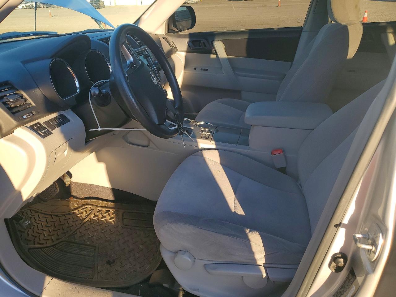 2013 Toyota Highlander Base Silver vin: 5TDZK3EH1DS090487