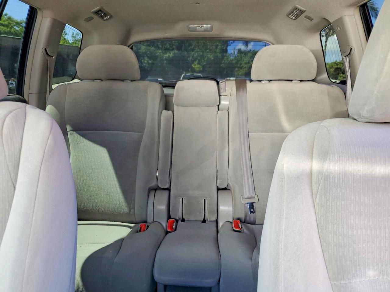 2013 Toyota Highlander Base Серебряный vin: 5TDZK3EH1DS107773