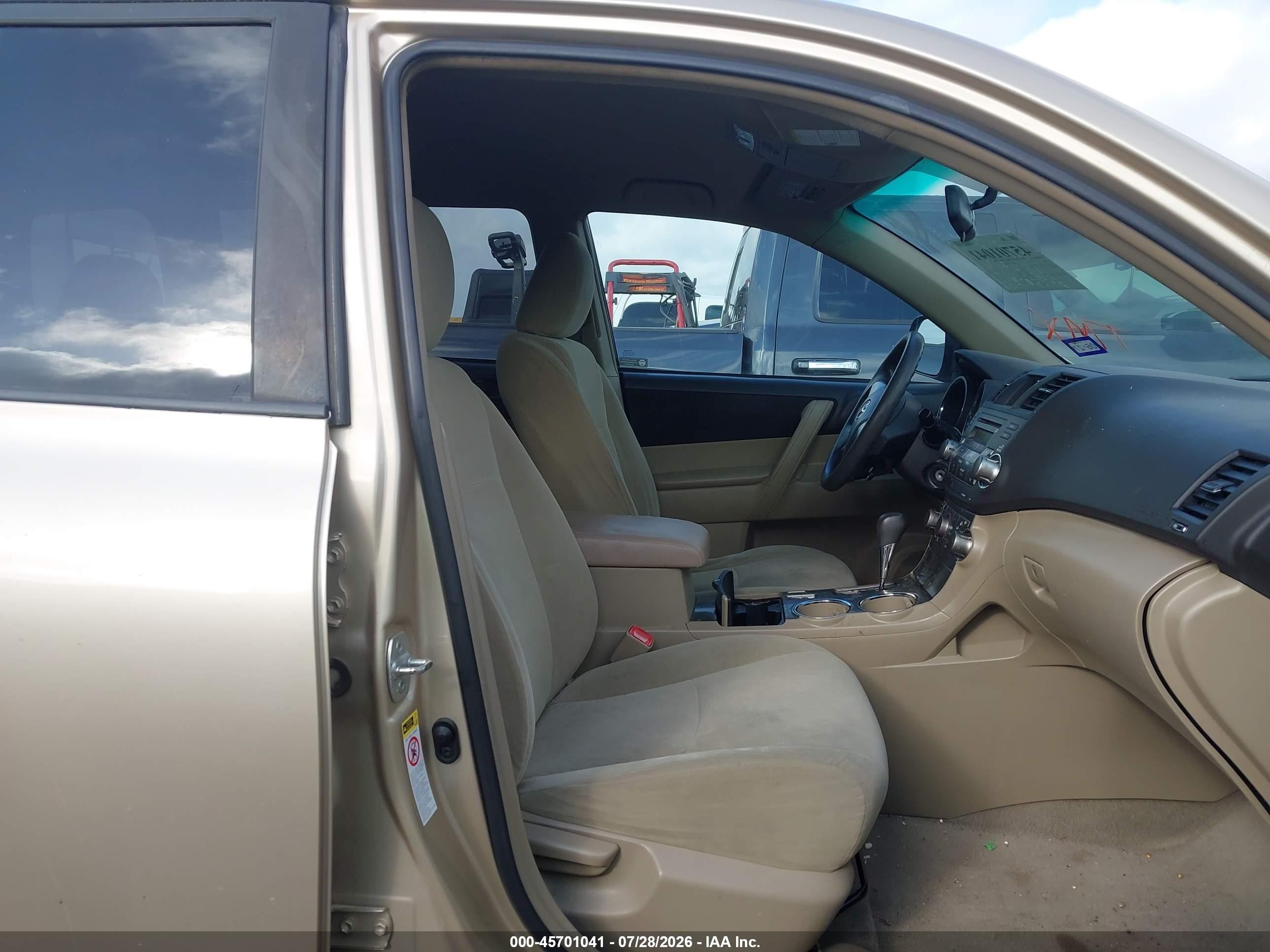 2010 Toyota Highlander Base V6 Золотой vin: 5TDZK3EH2AS005538