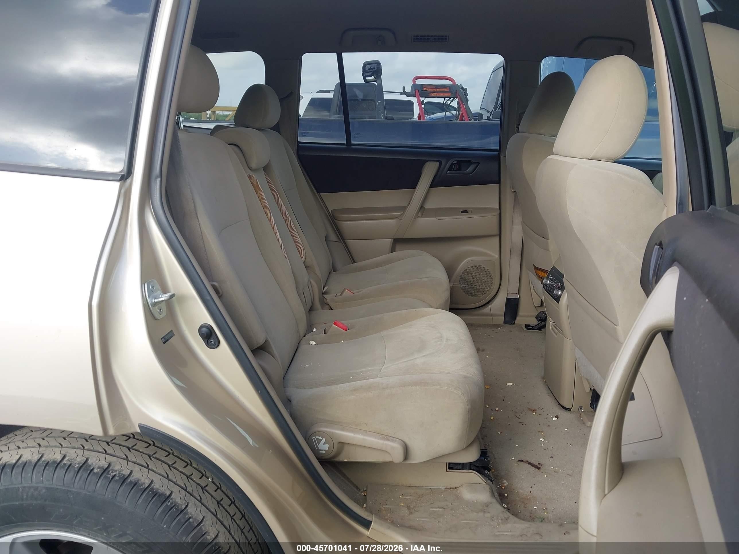 2010 Toyota Highlander Base V6 Золотой vin: 5TDZK3EH2AS005538
