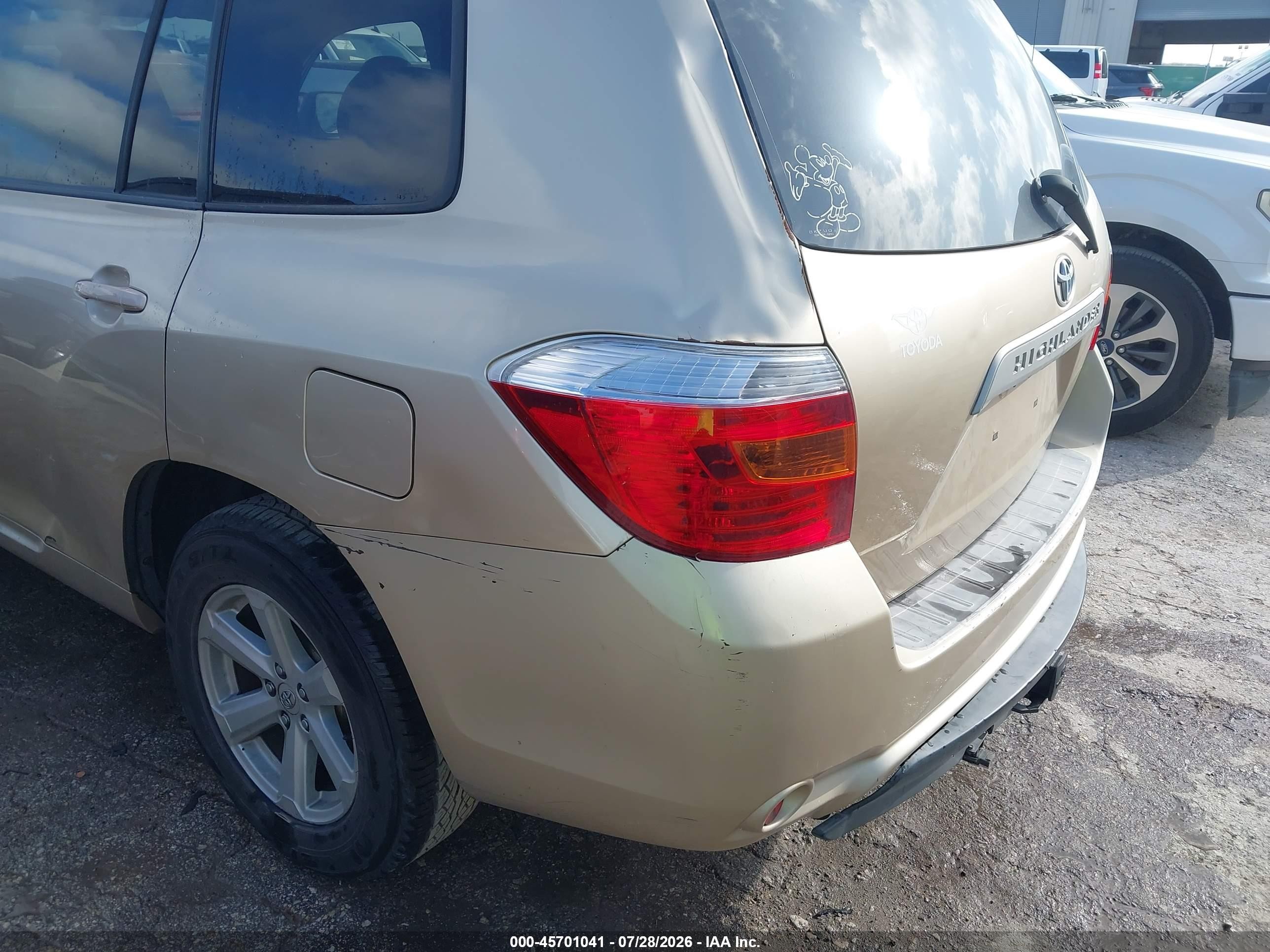 2010 Toyota Highlander Base V6 Золотой vin: 5TDZK3EH2AS005538