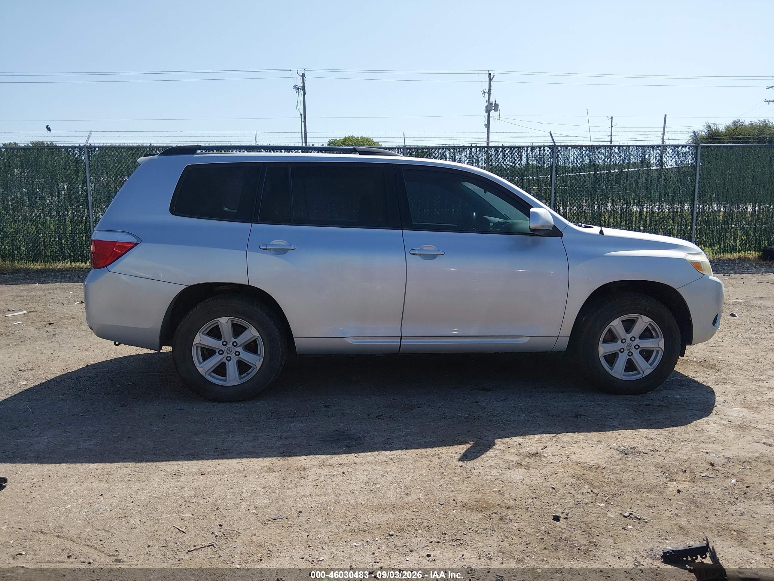 2010 Toyota Highlander Base V6 Silver vin: 5TDZK3EH2AS012490