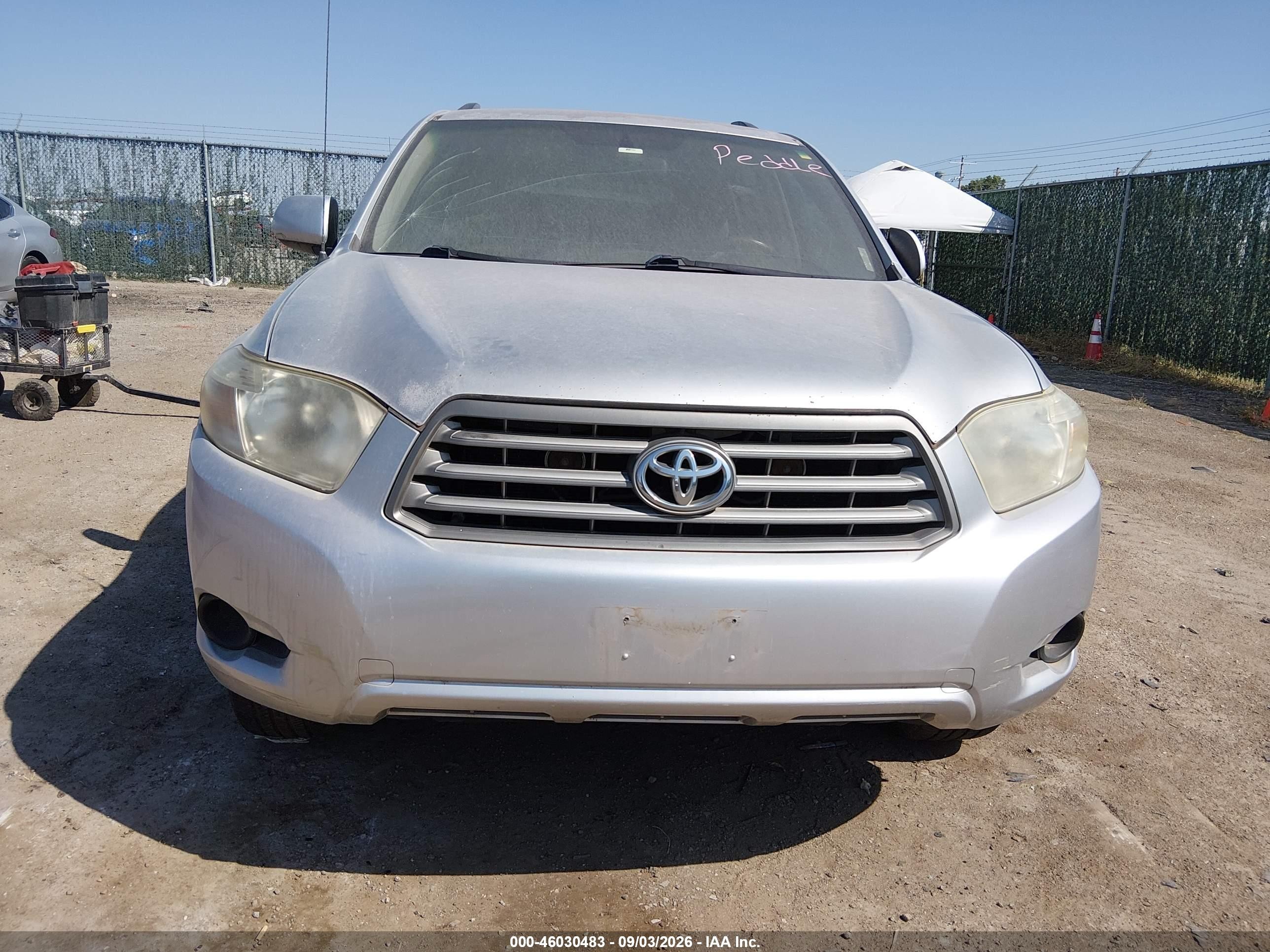 2010 Toyota Highlander Base V6 Silver vin: 5TDZK3EH2AS012490
