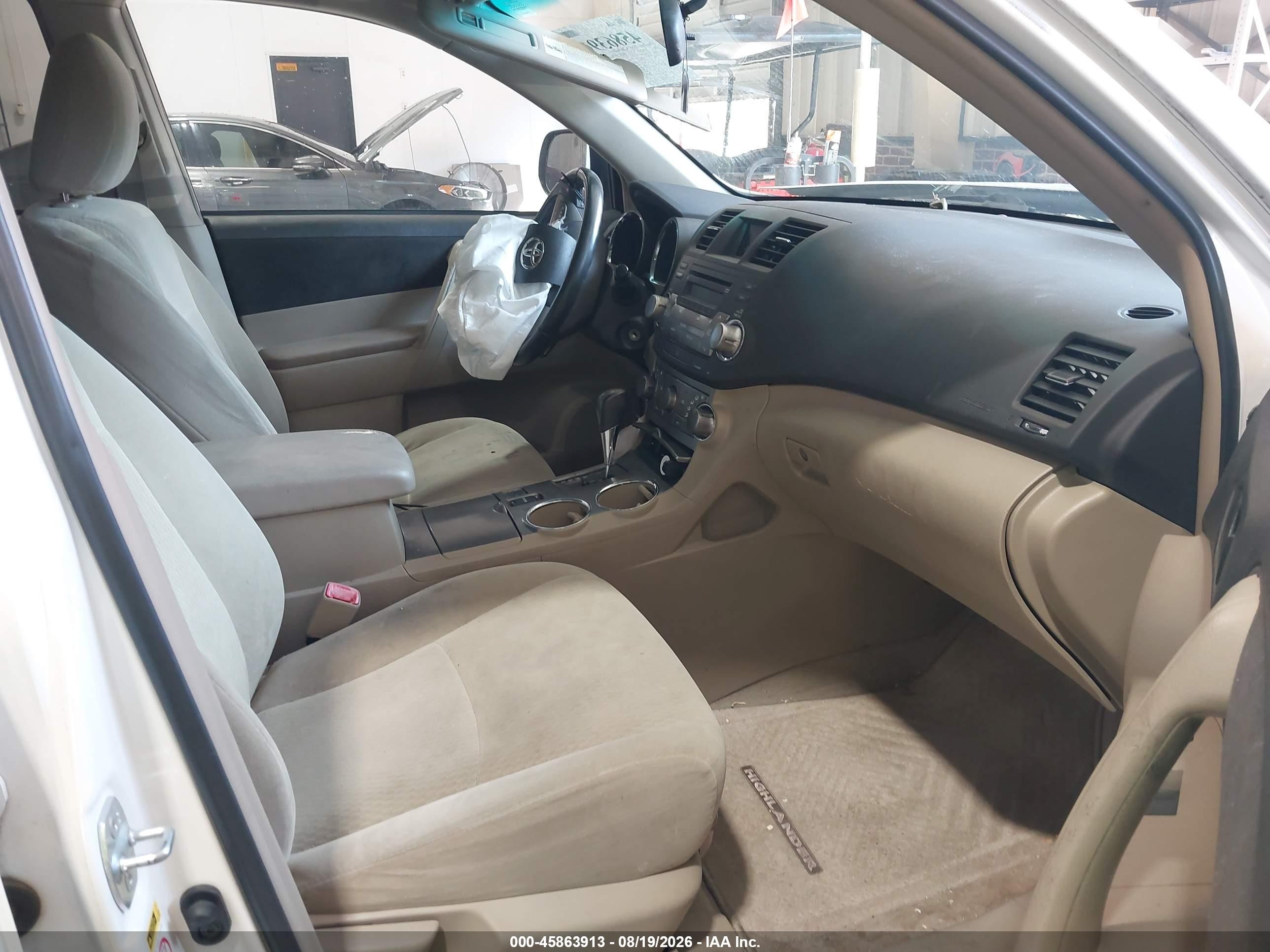 2010 Toyota Highlander Base V6 White vin: 5TDZK3EH2AS016426