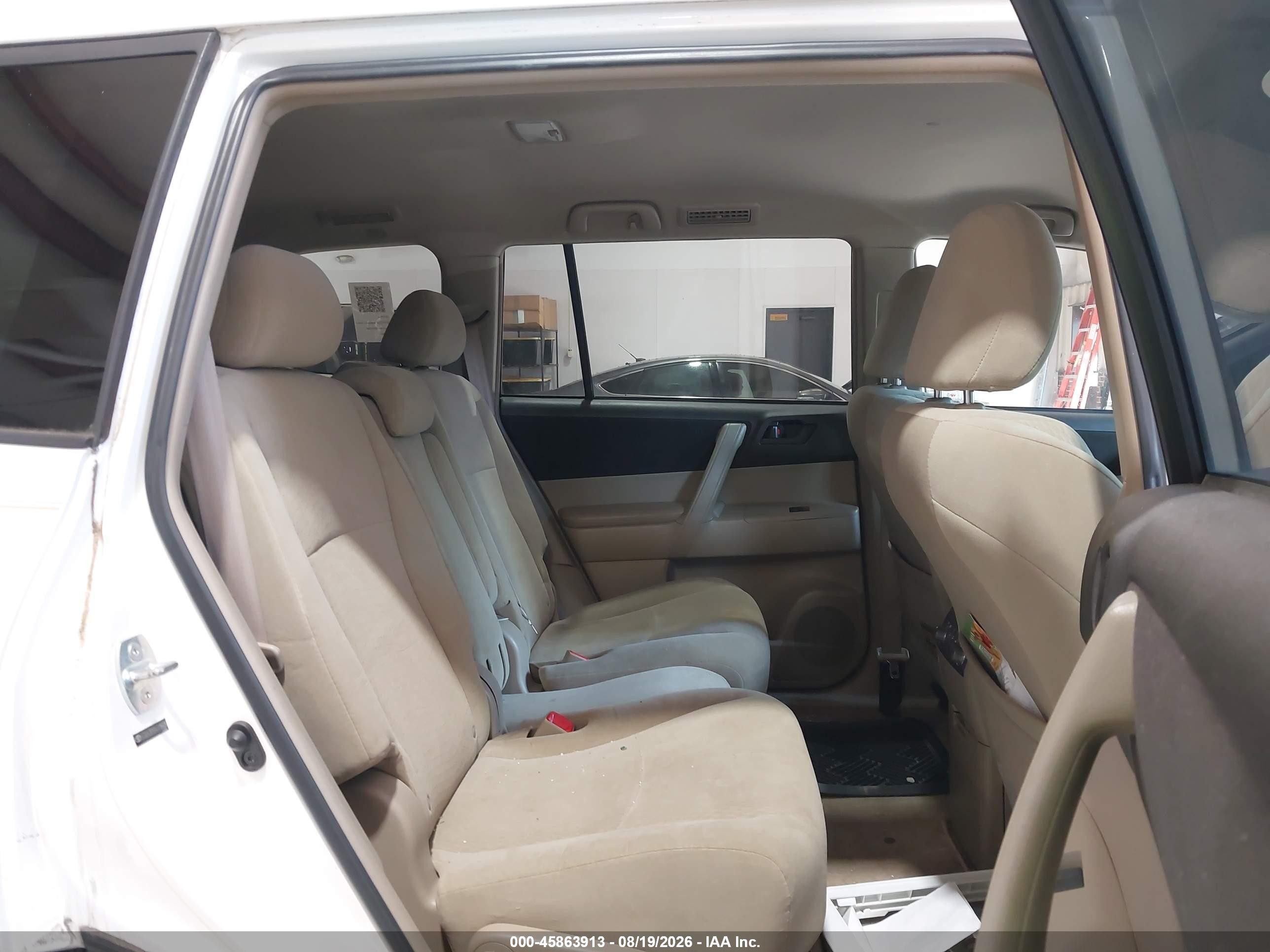 2010 Toyota Highlander Base V6 White vin: 5TDZK3EH2AS016426