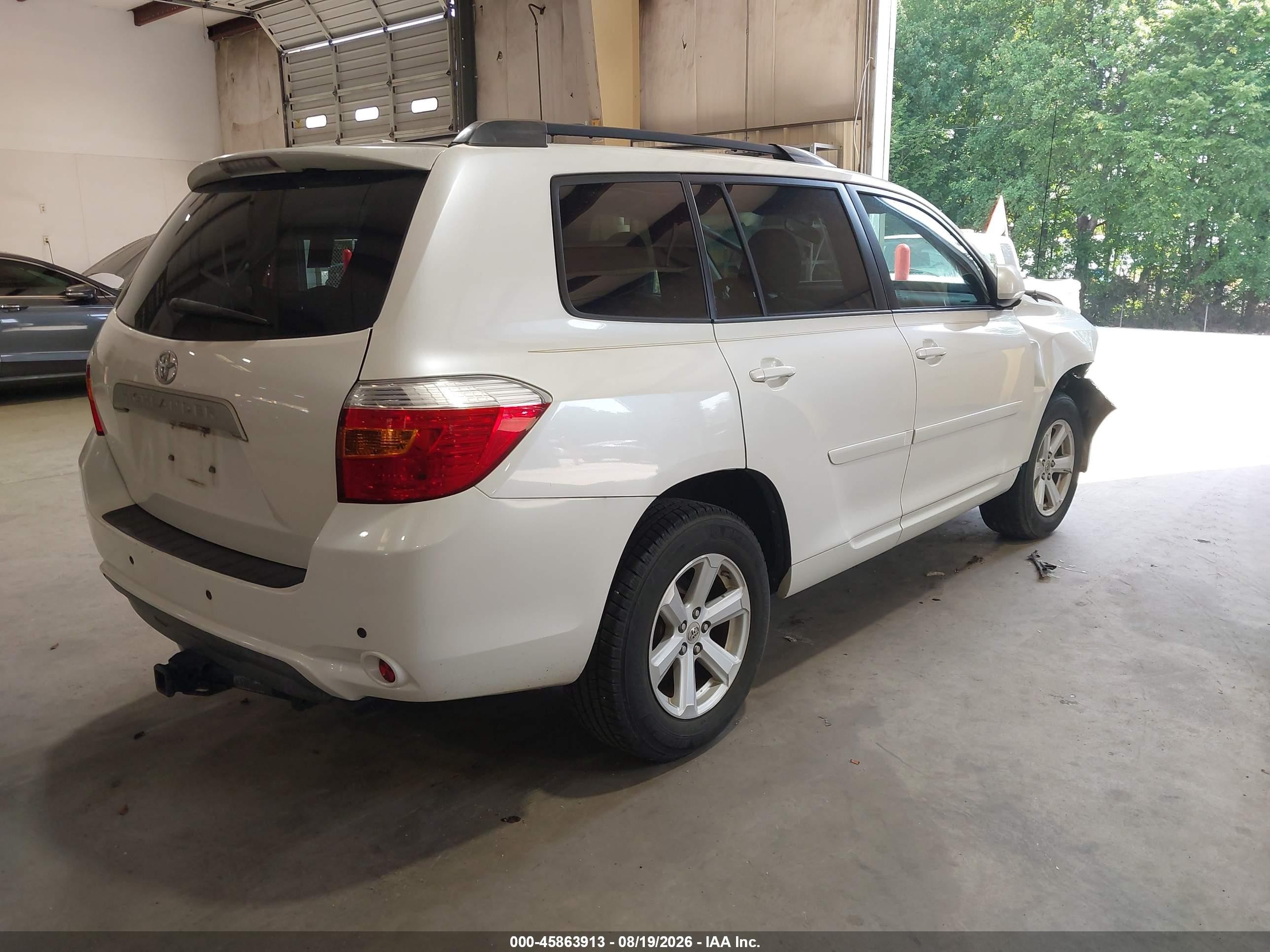 2010 Toyota Highlander Base V6 White vin: 5TDZK3EH2AS016426