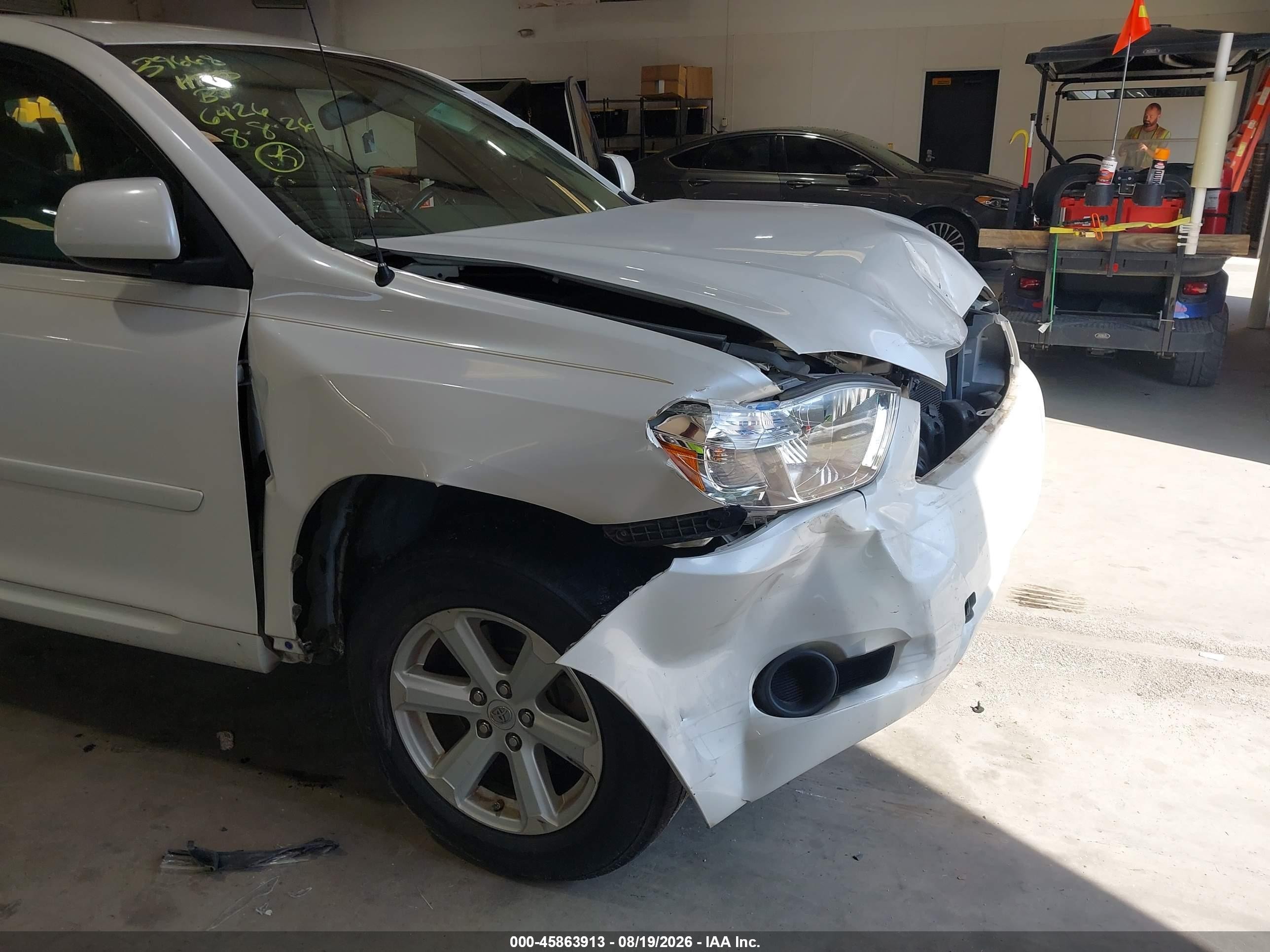 2010 Toyota Highlander Base V6 White vin: 5TDZK3EH2AS016426