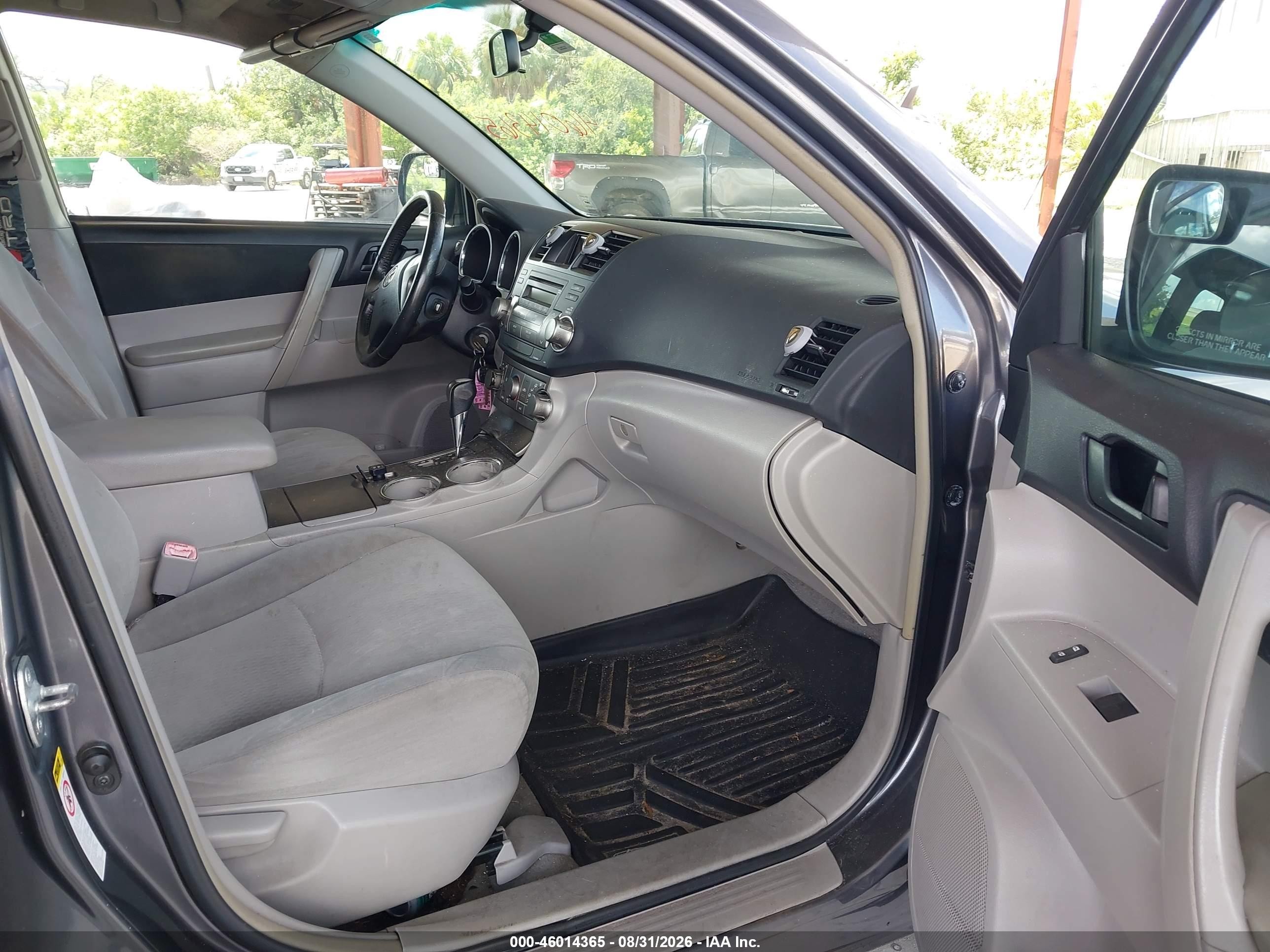 2010 Toyota Highlander Base V6 Gray vin: 5TDZK3EH2AS020749