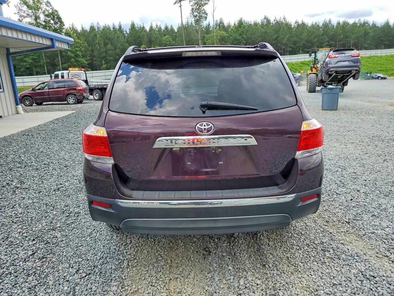 2011 Toyota Highlander Base Burgundy vin: 5TDZK3EH2BS035768