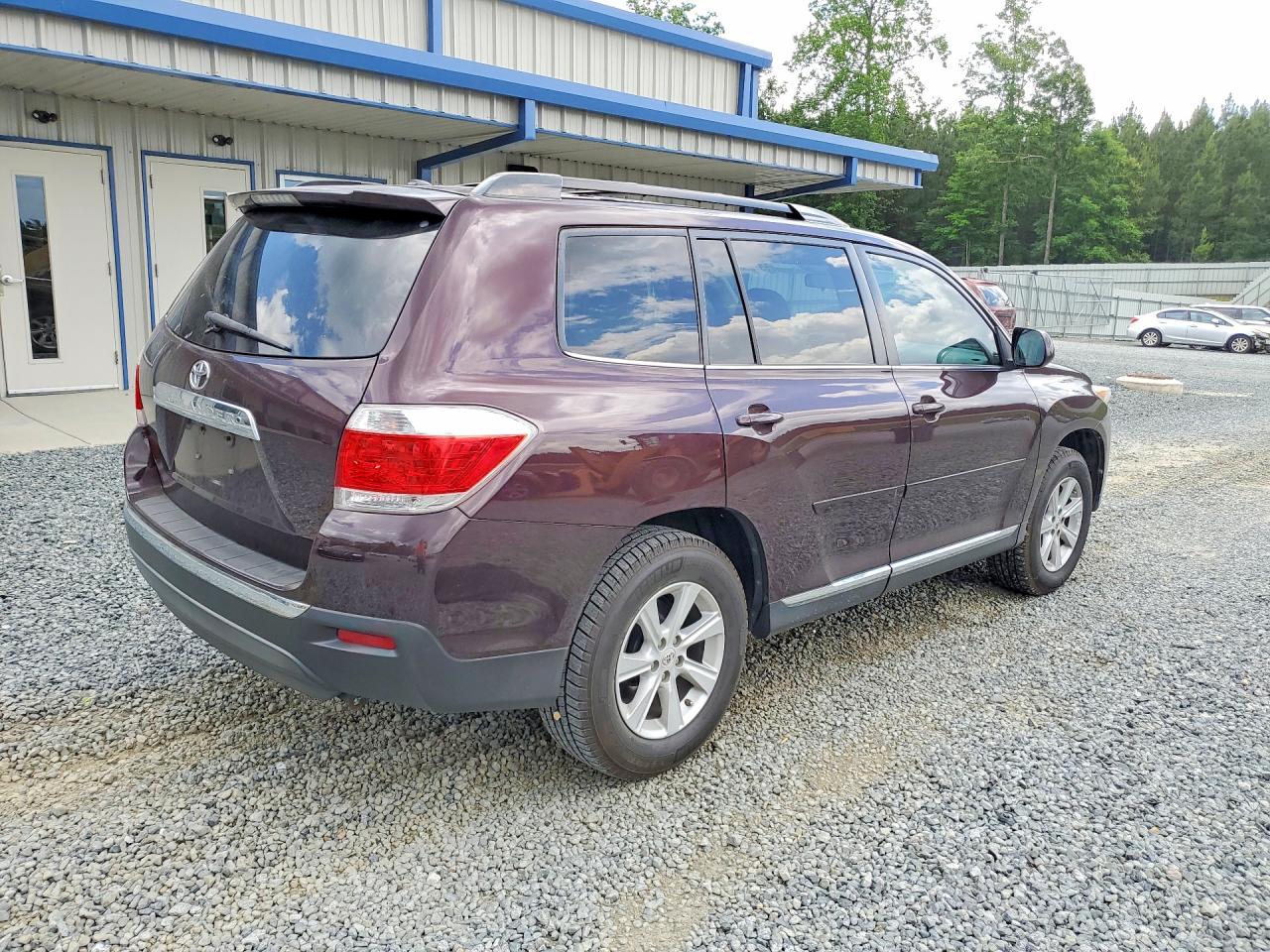 2011 Toyota Highlander Base Burgundy vin: 5TDZK3EH2BS035768