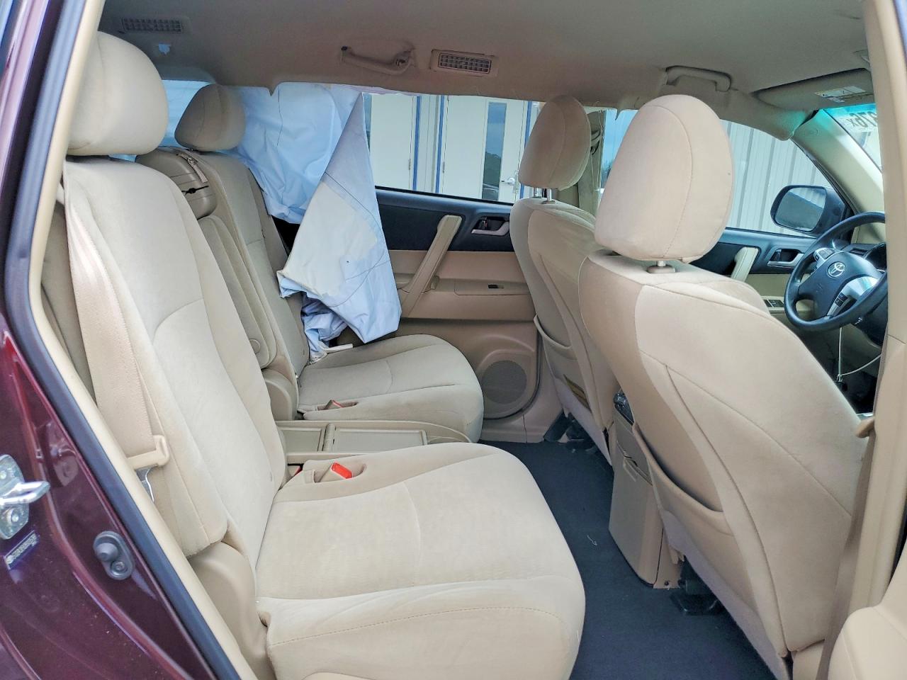 2011 Toyota Highlander Base Burgundy vin: 5TDZK3EH2BS035768