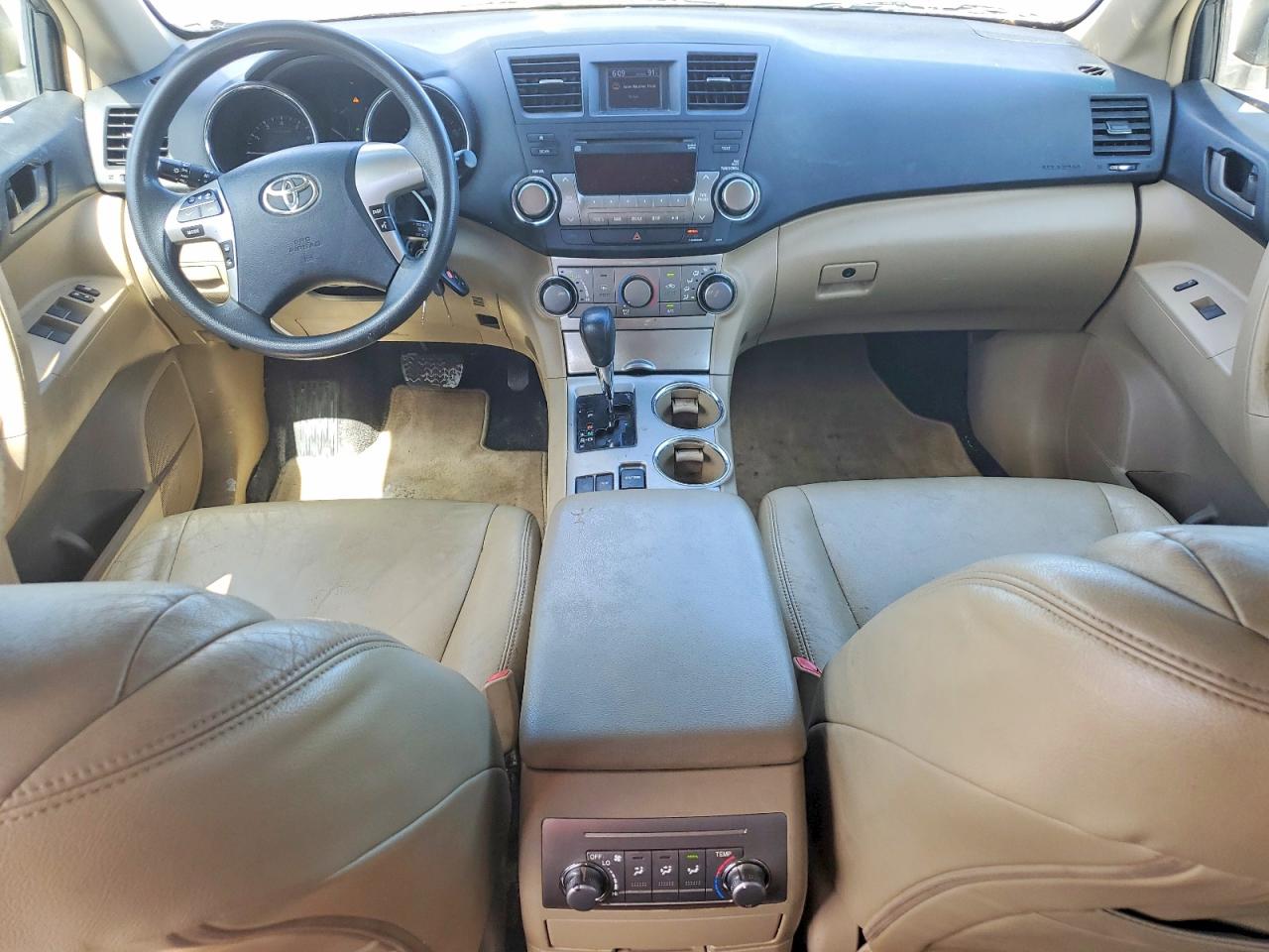 2011 Toyota Highlander Base White vin: 5TDZK3EH2BS036824