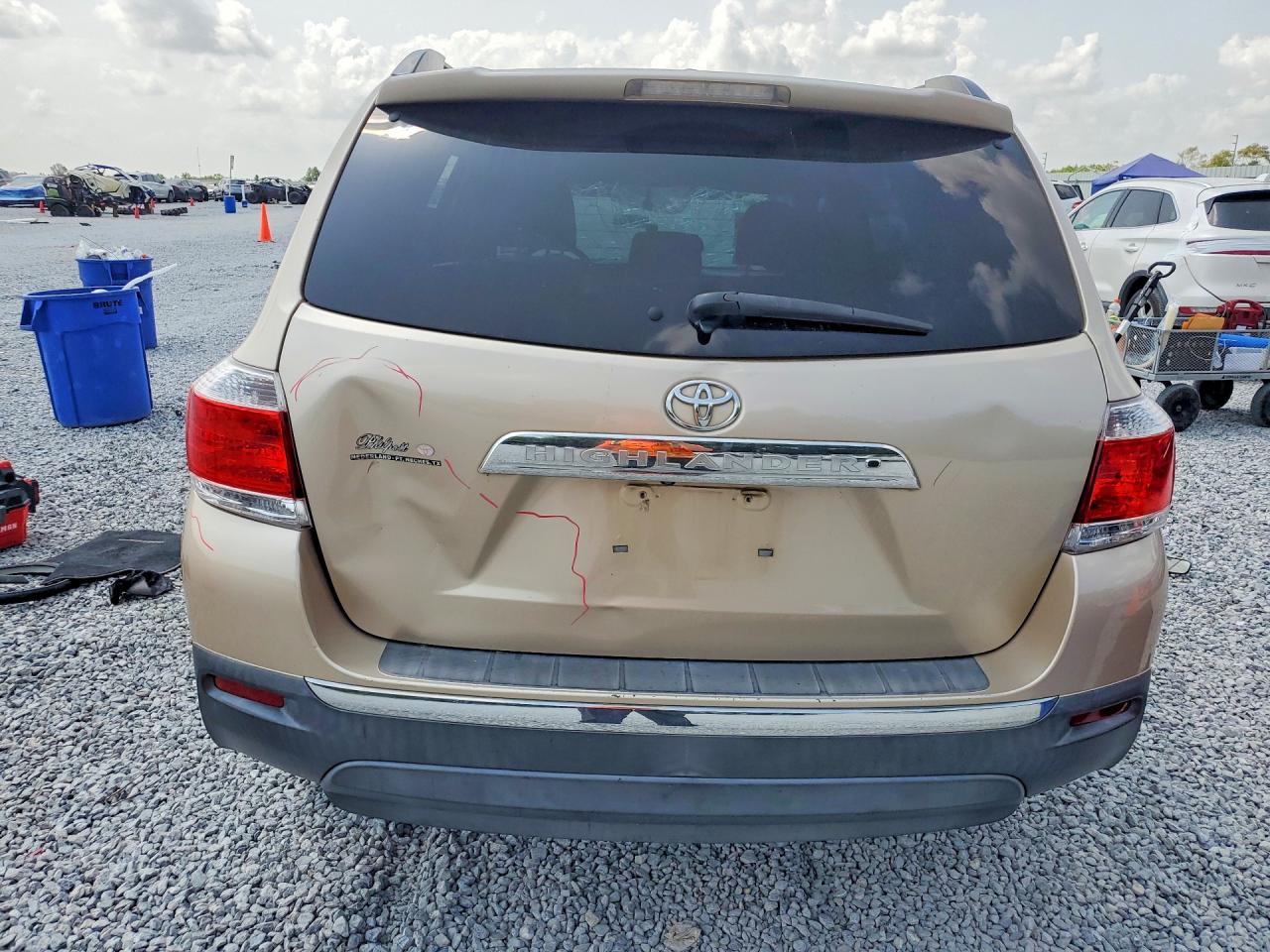 2012 Toyota Highlander Base Gold vin: 5TDZK3EH2CS058047