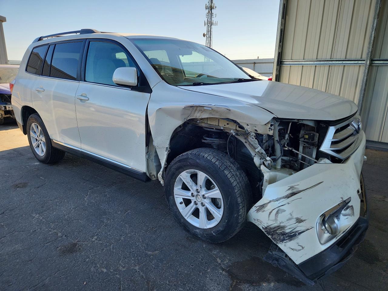 2012 Toyota Highlander Base White vin: 5TDZK3EH2CS076581