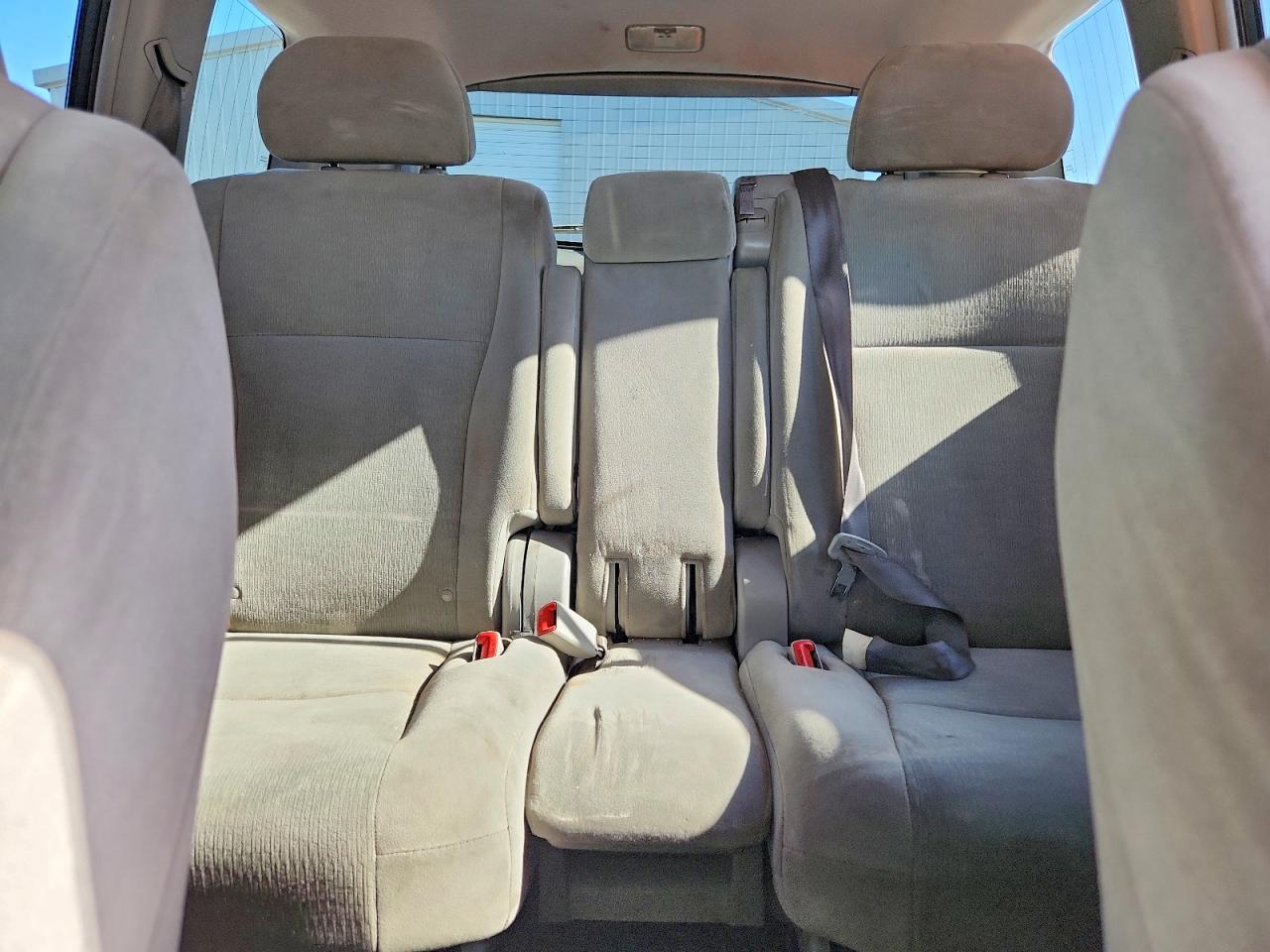 2012 Toyota Highlander Base White vin: 5TDZK3EH2CS076581