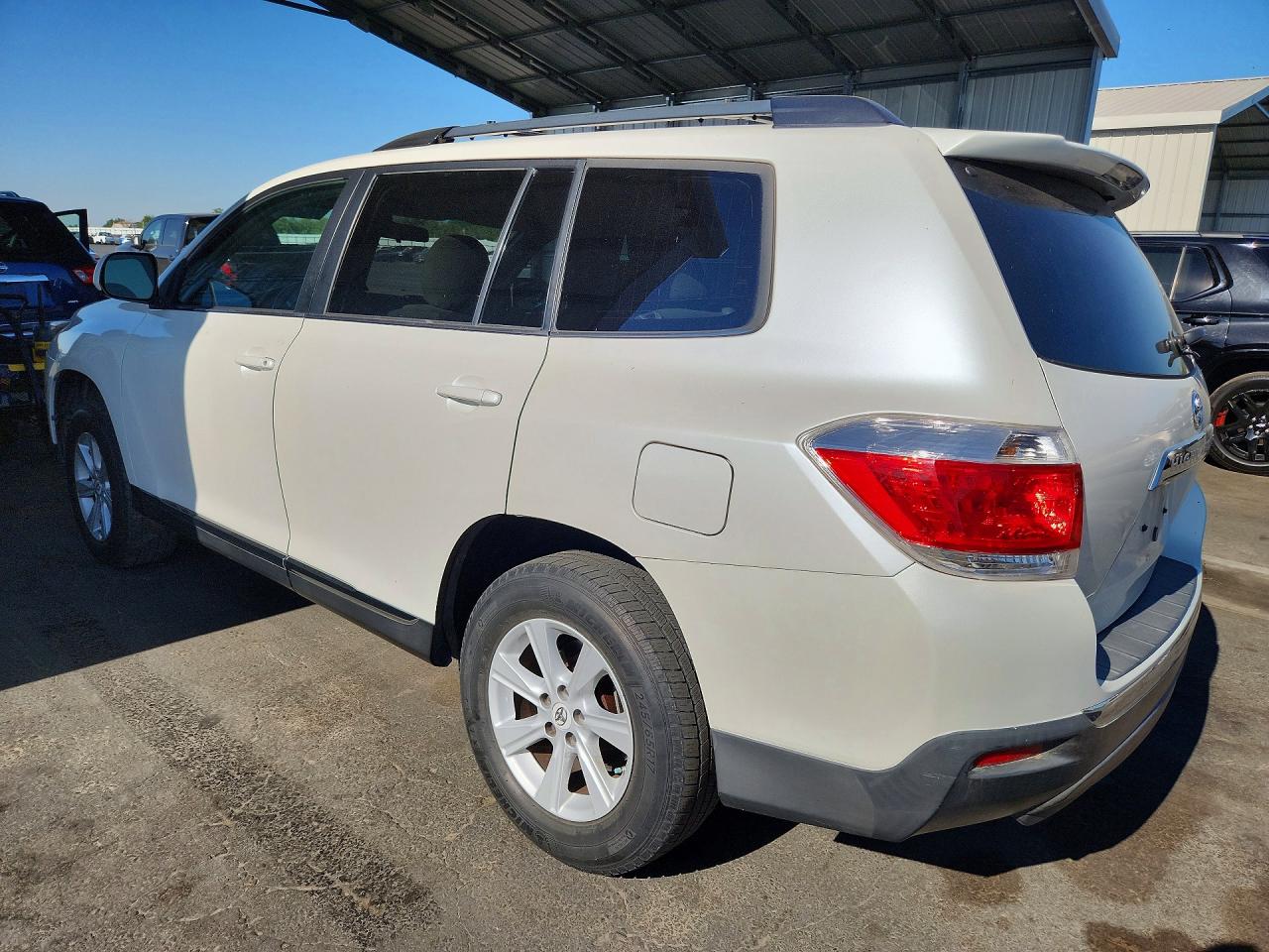 2012 Toyota Highlander Base White vin: 5TDZK3EH2CS076581