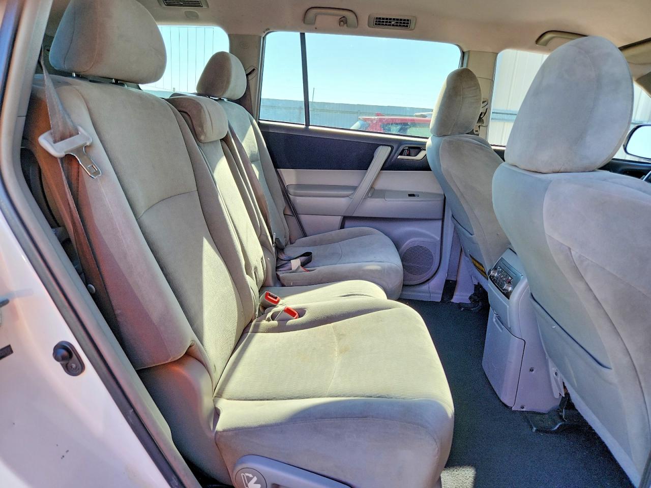 2012 Toyota Highlander Base White vin: 5TDZK3EH2CS076581