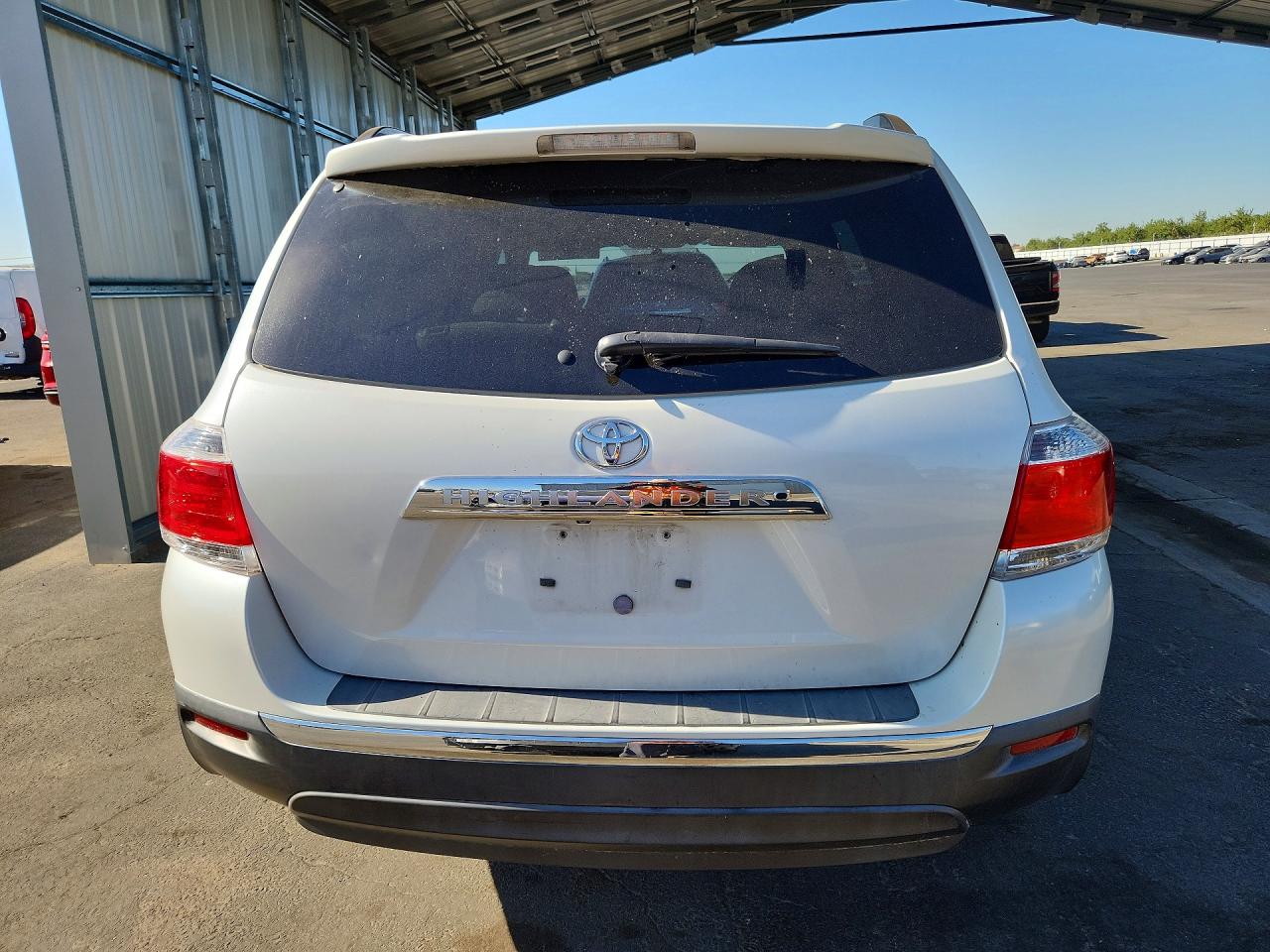 2012 Toyota Highlander Base White vin: 5TDZK3EH2CS076581