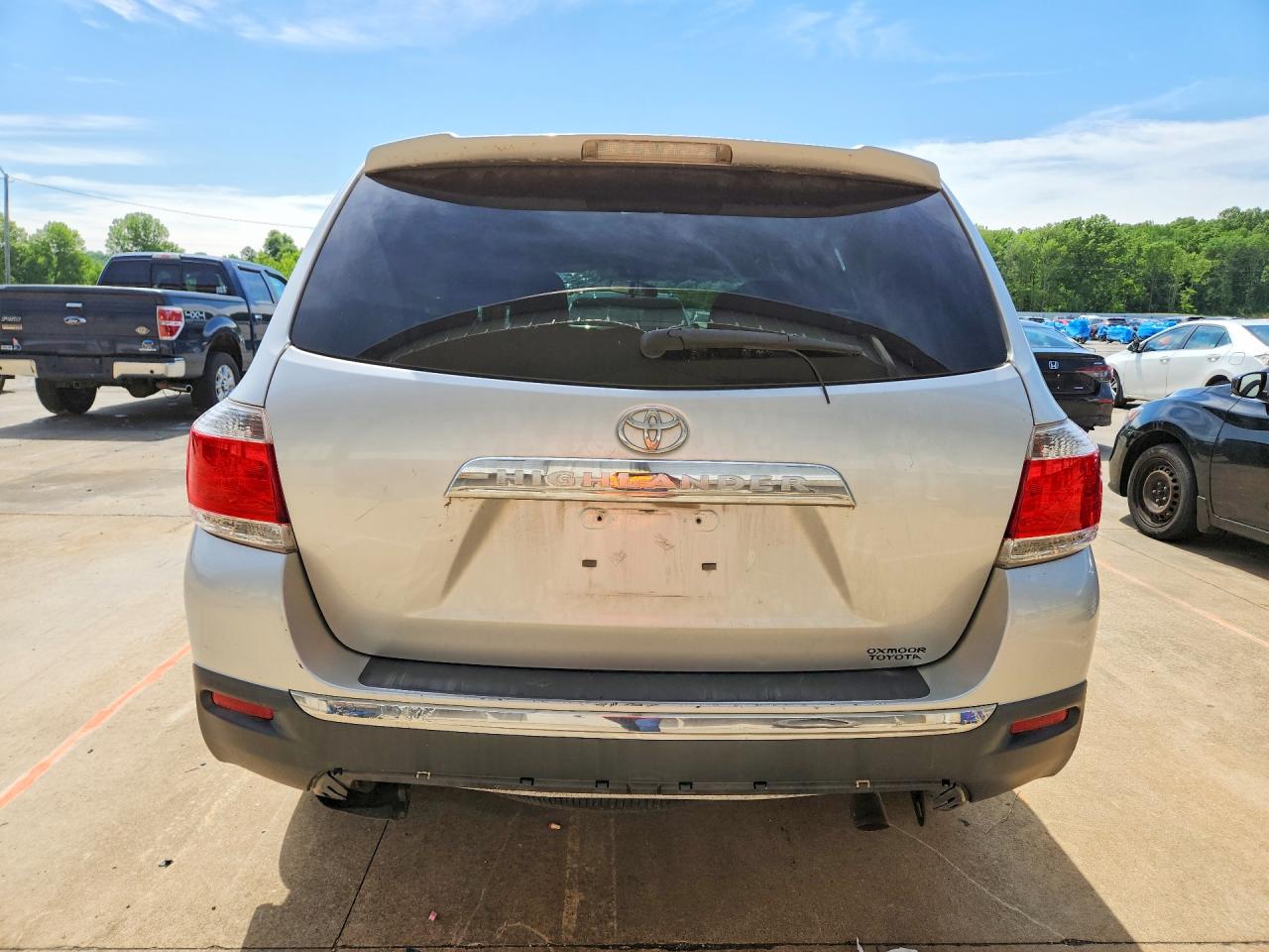 2013 Toyota Highlander Base Silver vin: 5TDZK3EH2DS090997