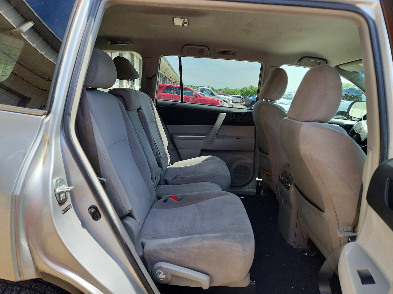 2013 Toyota Highlander Base Silver vin: 5TDZK3EH2DS090997