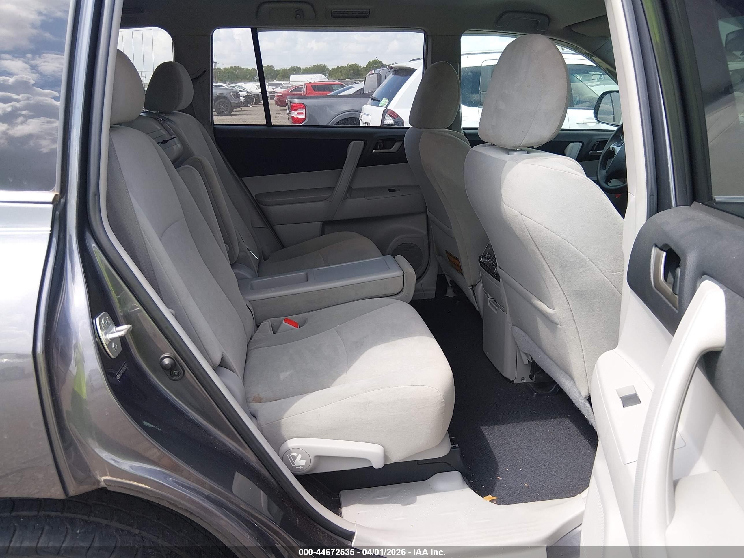 2013 Toyota Highlander Base Plus V6 Gray vin: 5TDZK3EH2DS098274