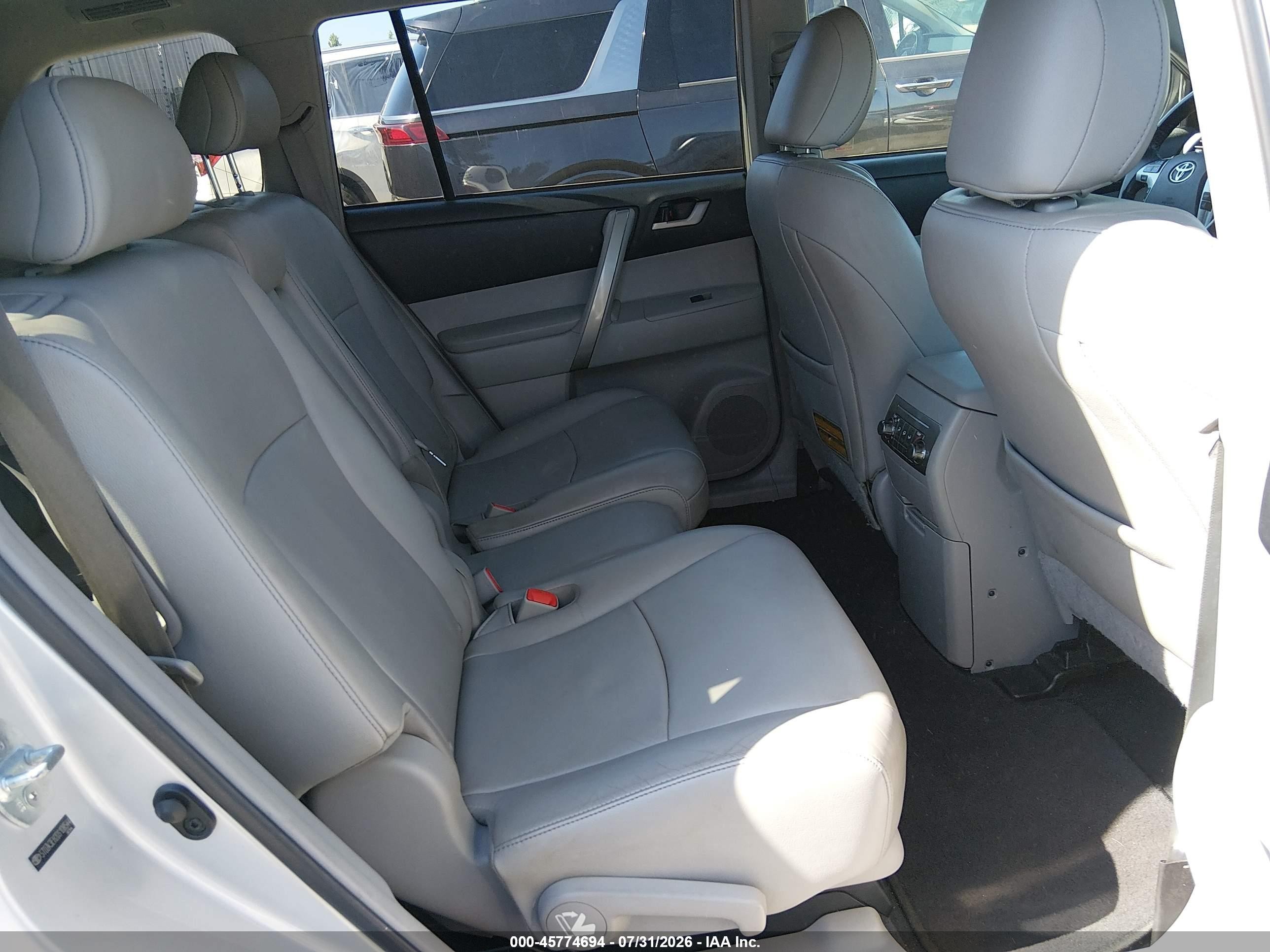 2013 Toyota Highlander Se V6 Silver vin: 5TDZK3EH2DS108544