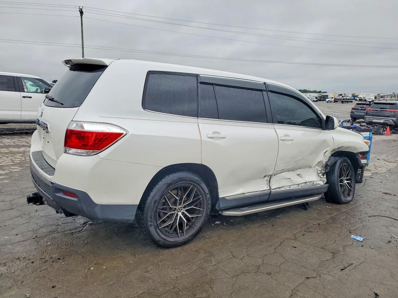 2013 Toyota Highlander Base White vin: 5TDZK3EH2DS141866