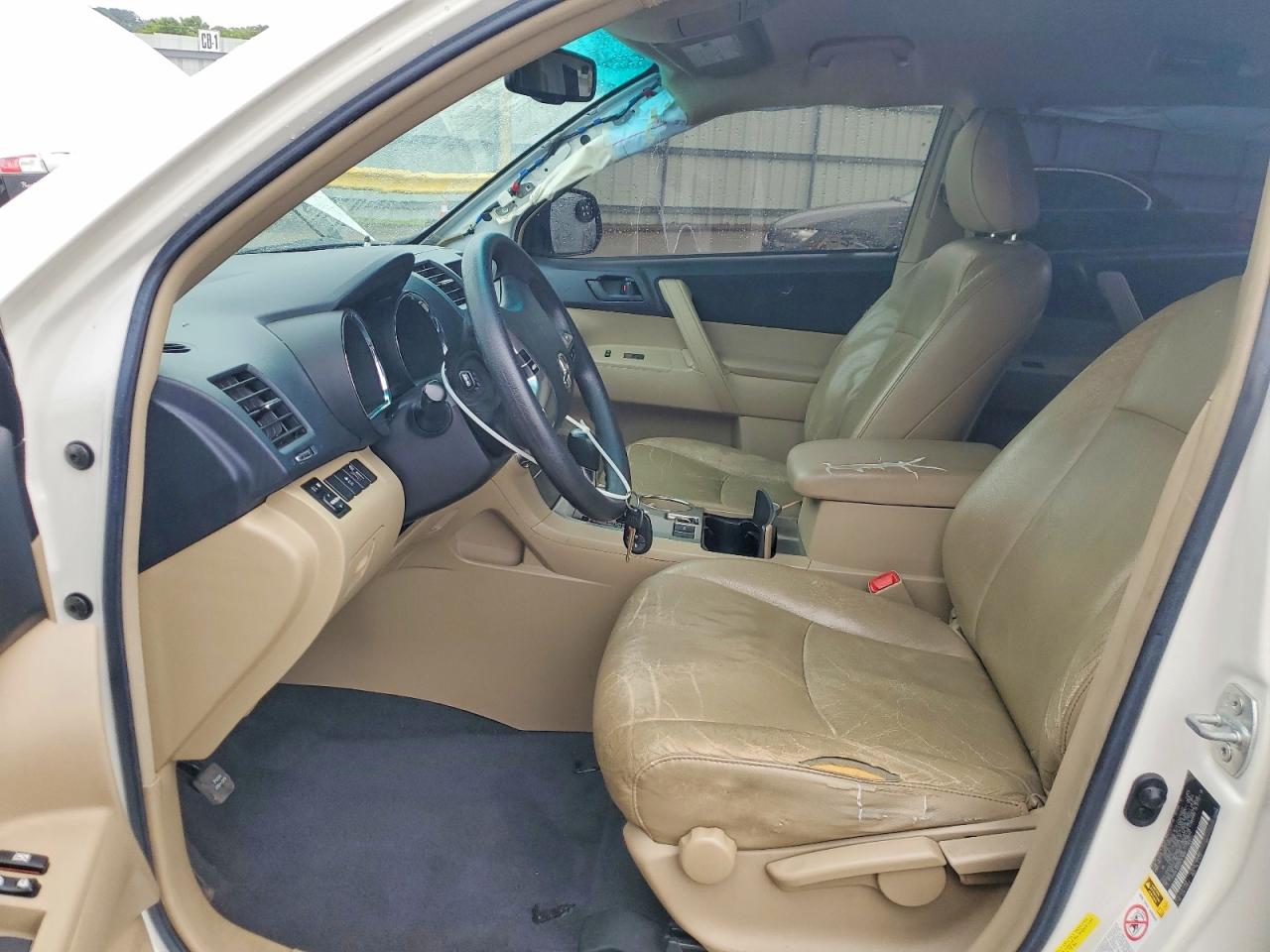 2013 Toyota Highlander Base White vin: 5TDZK3EH2DS141866
