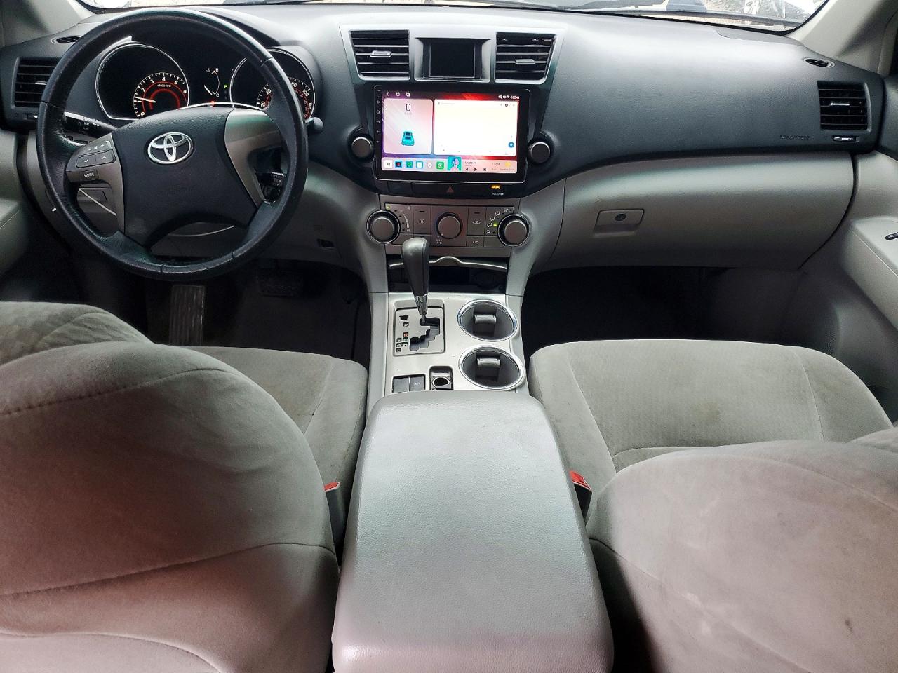 2010 Toyota Highlander Base White vin: 5TDZK3EH3AS004415