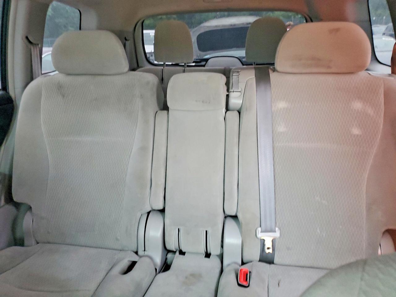 2010 Toyota Highlander Base White vin: 5TDZK3EH3AS004415