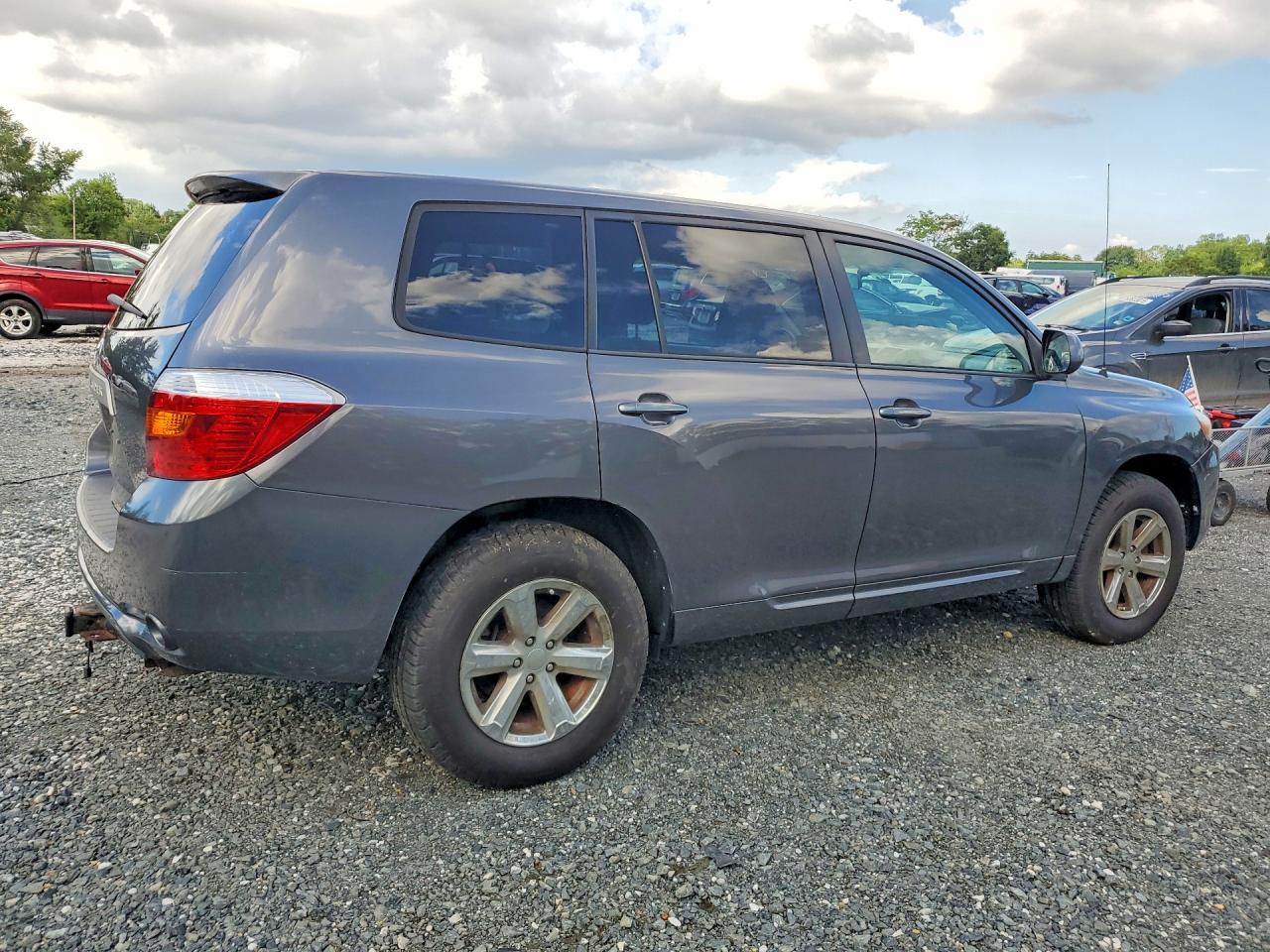 2010 Toyota Highlander Base Silver vin: 5TDZK3EH3AS009534