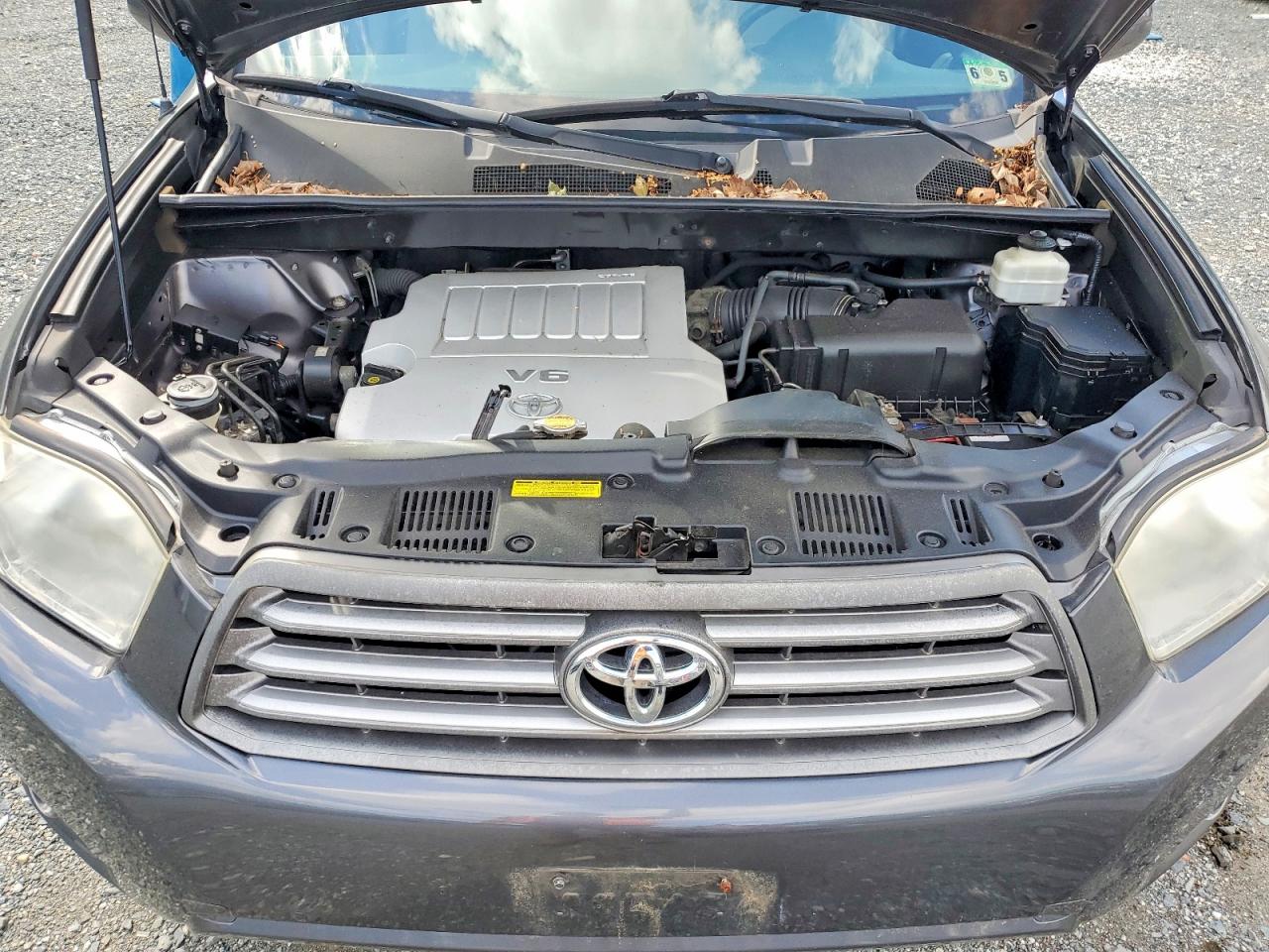 2010 Toyota Highlander Base Silver vin: 5TDZK3EH3AS009534