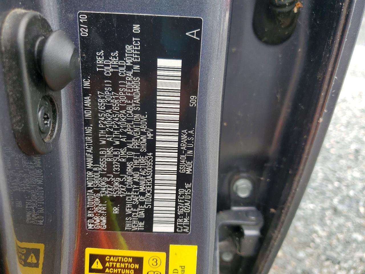 2010 Toyota Highlander Base Silver vin: 5TDZK3EH3AS009534