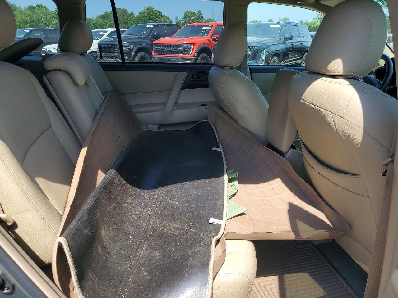 2010 Toyota Highlander Base Gray vin: 5TDZK3EH3AS010263