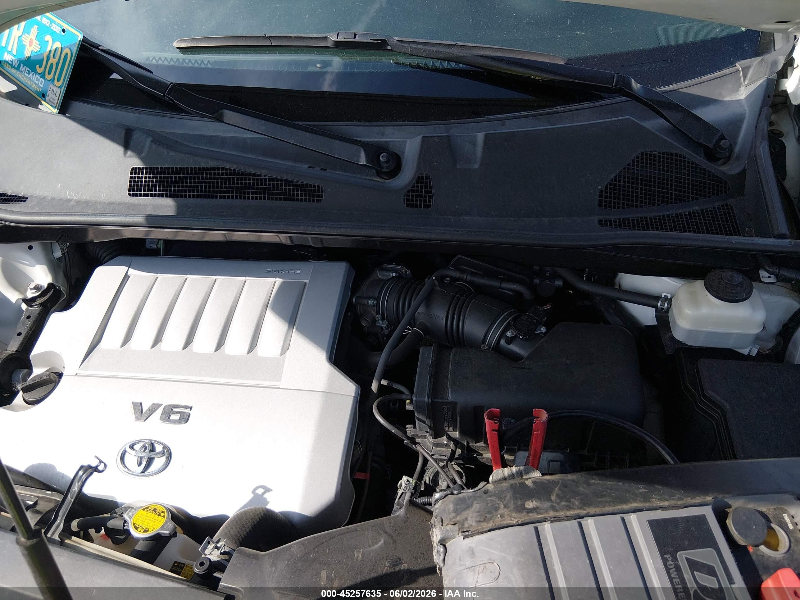 2011 Toyota Highlander Base V6 White vin: 5TDZK3EH3BS032328
