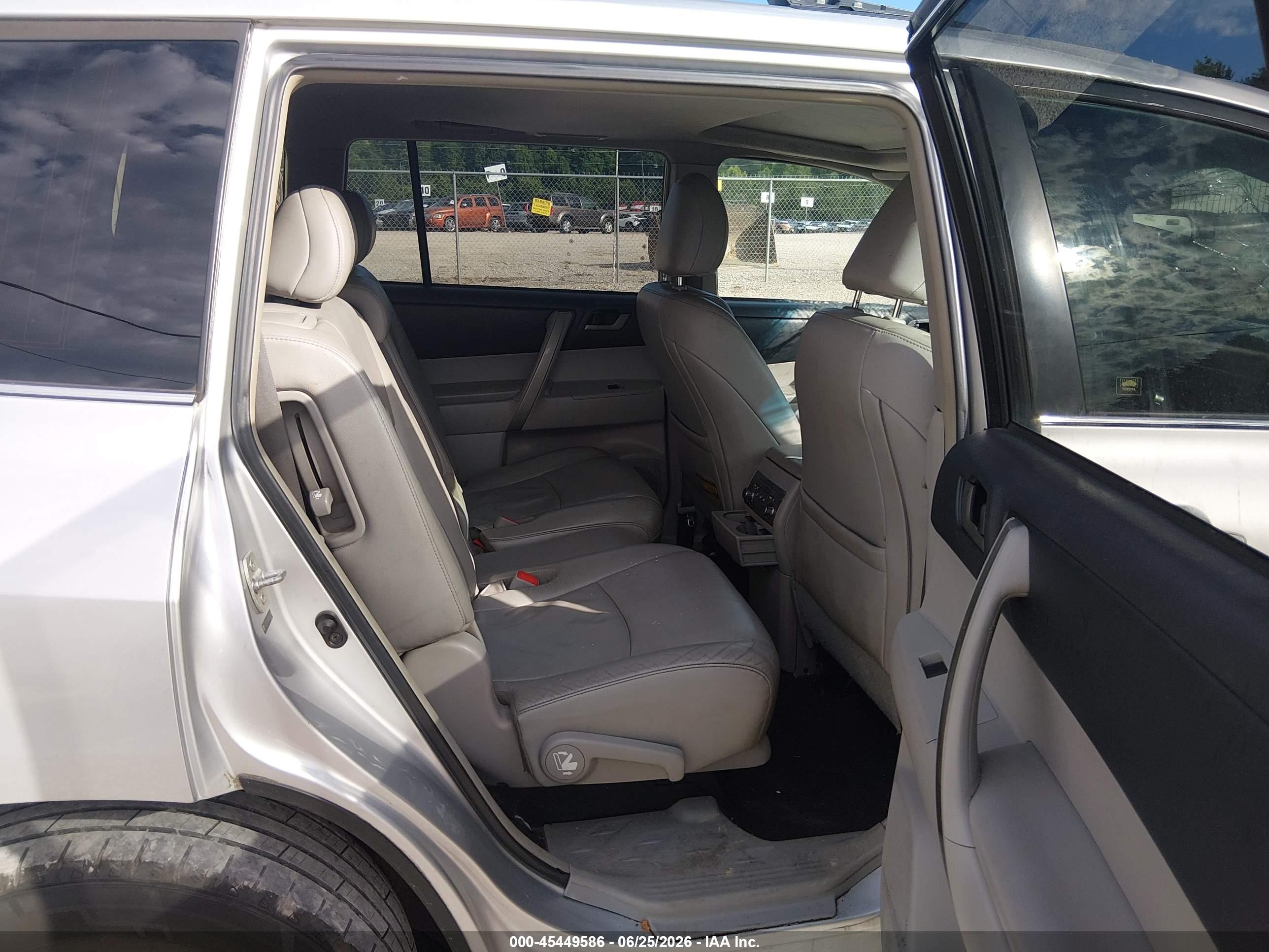 2011 Toyota Highlander Se V6 Silver vin: 5TDZK3EH3BS046746