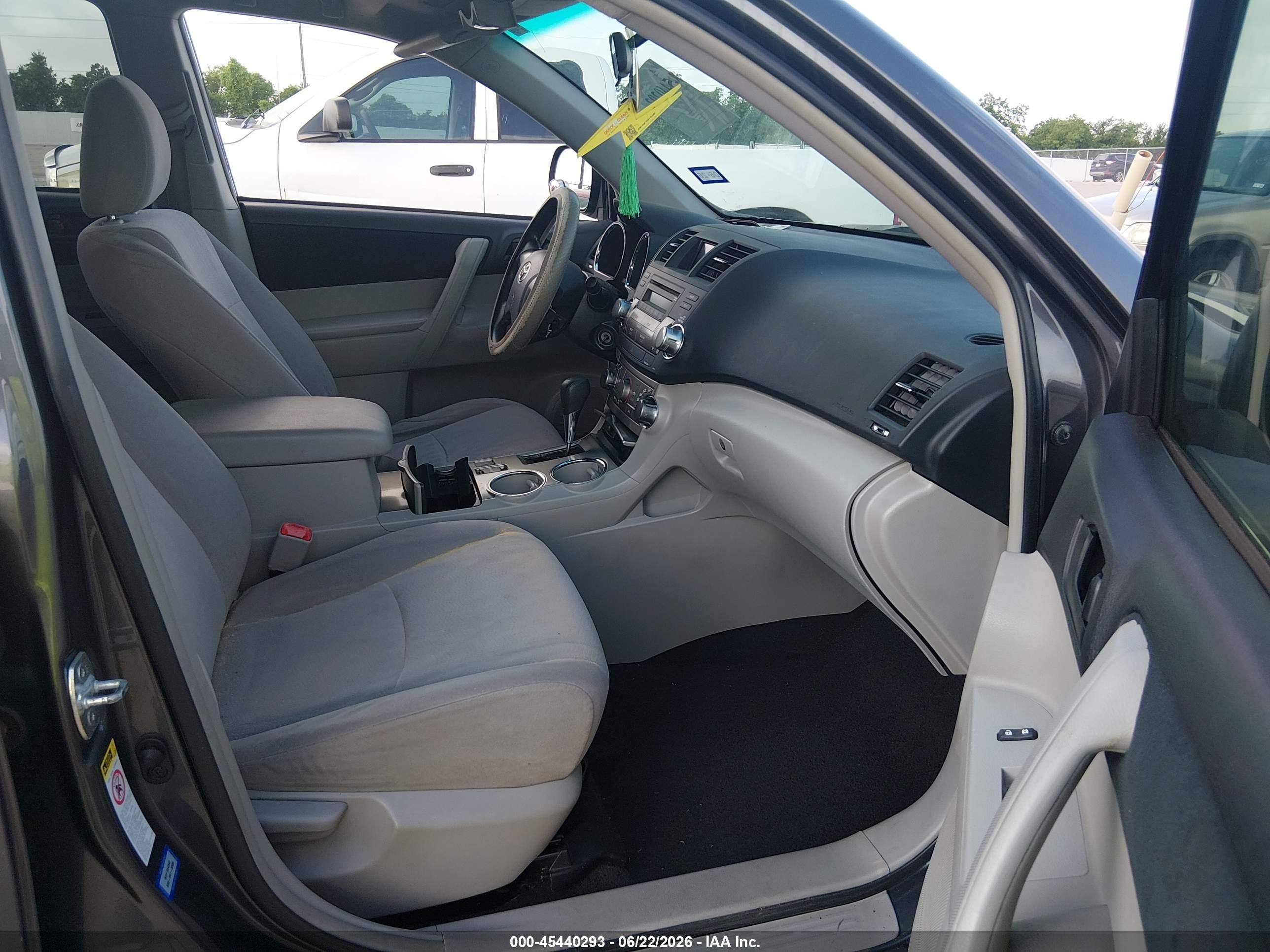 2012 Toyota Highlander Base V6 Gray vin: 5TDZK3EH3CS076122